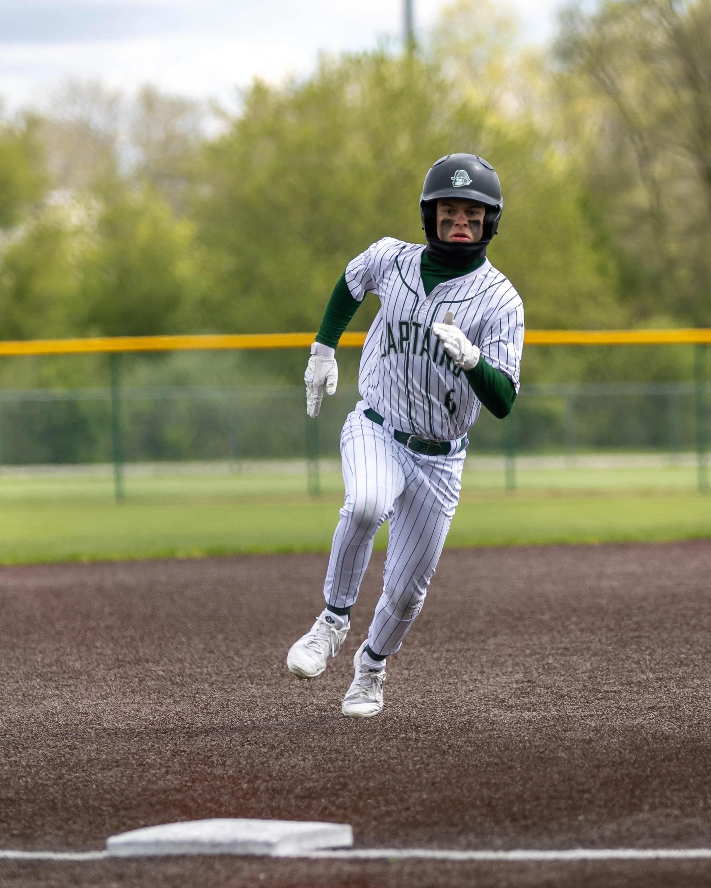 Kettering #6 heading to 3rd base