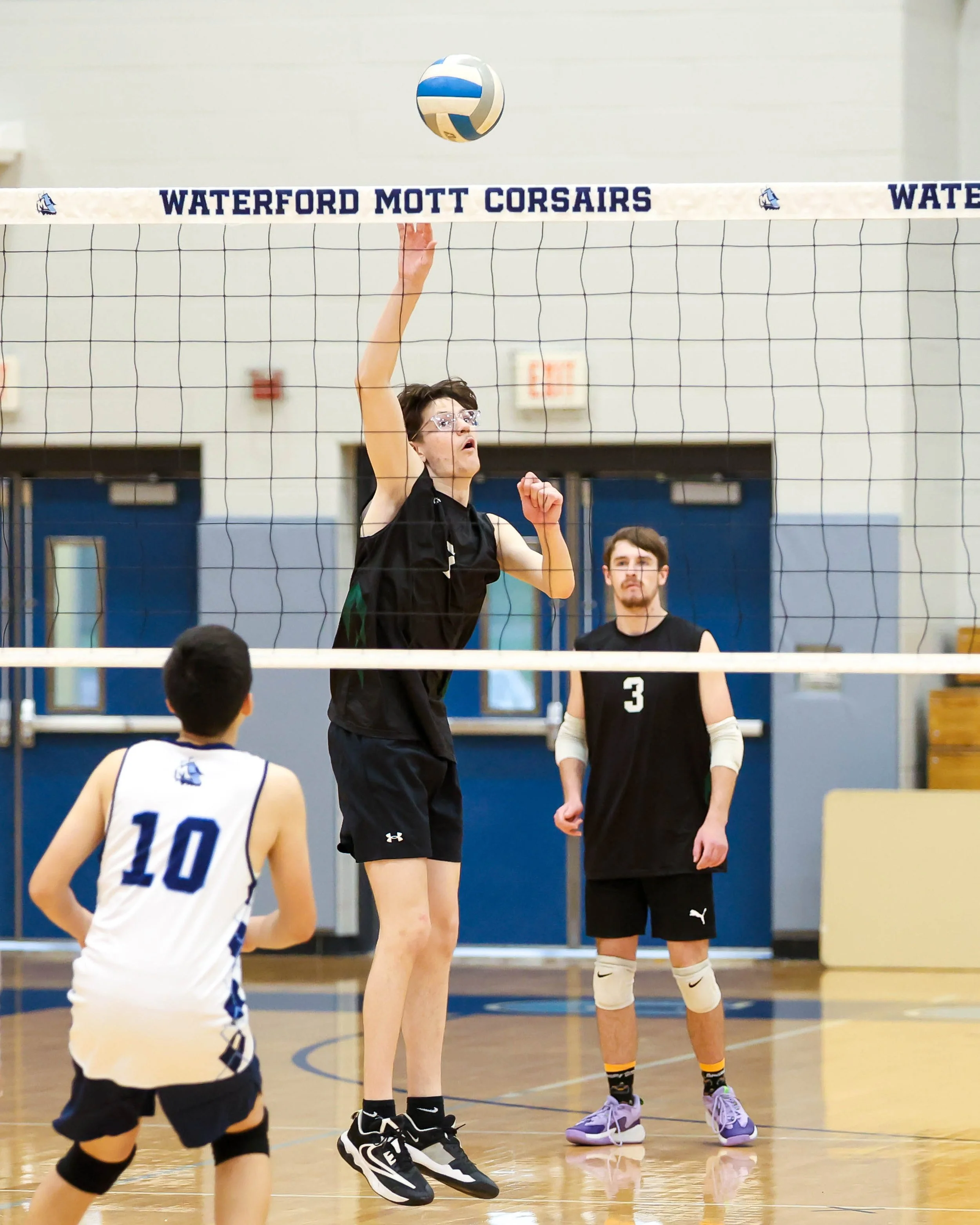 Kettering #7 returns the ball