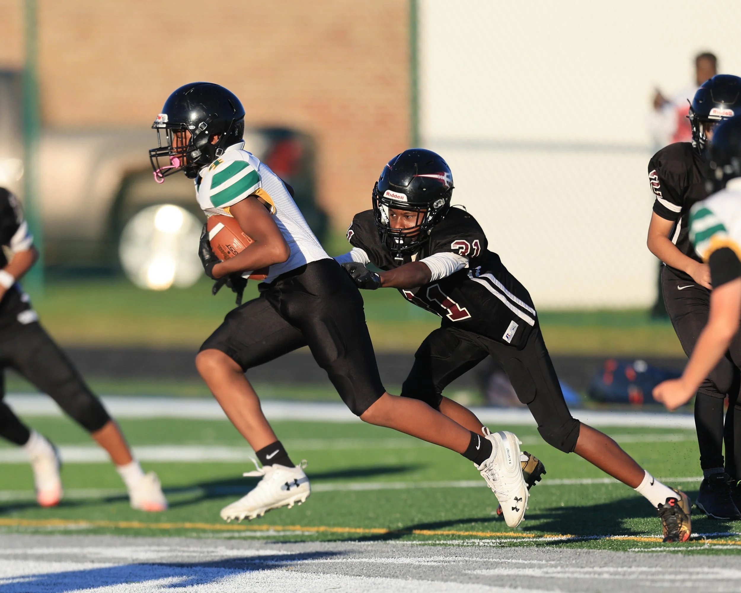 Pierce #4 with the ball