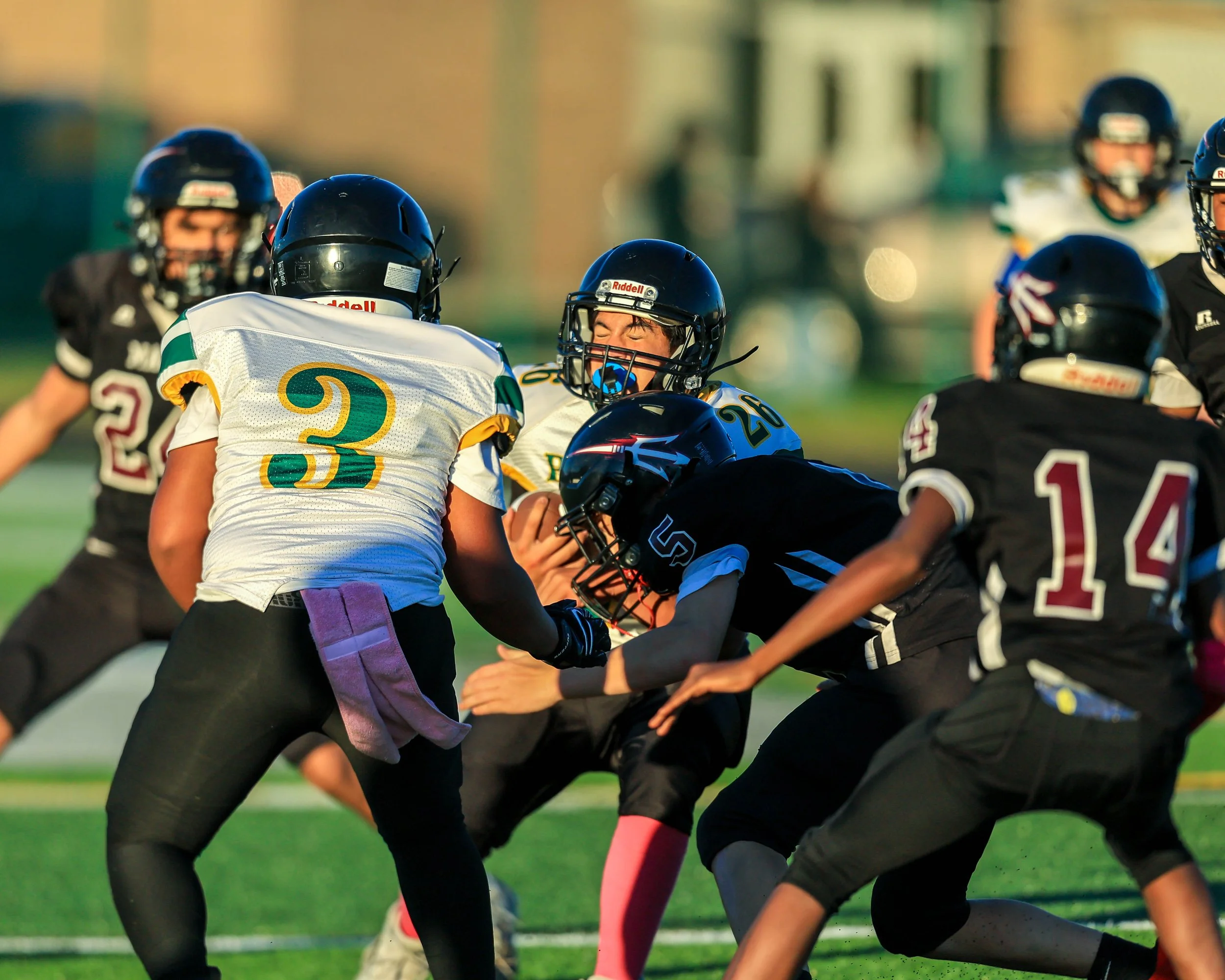 Pierce #1 tackled by Mason #5