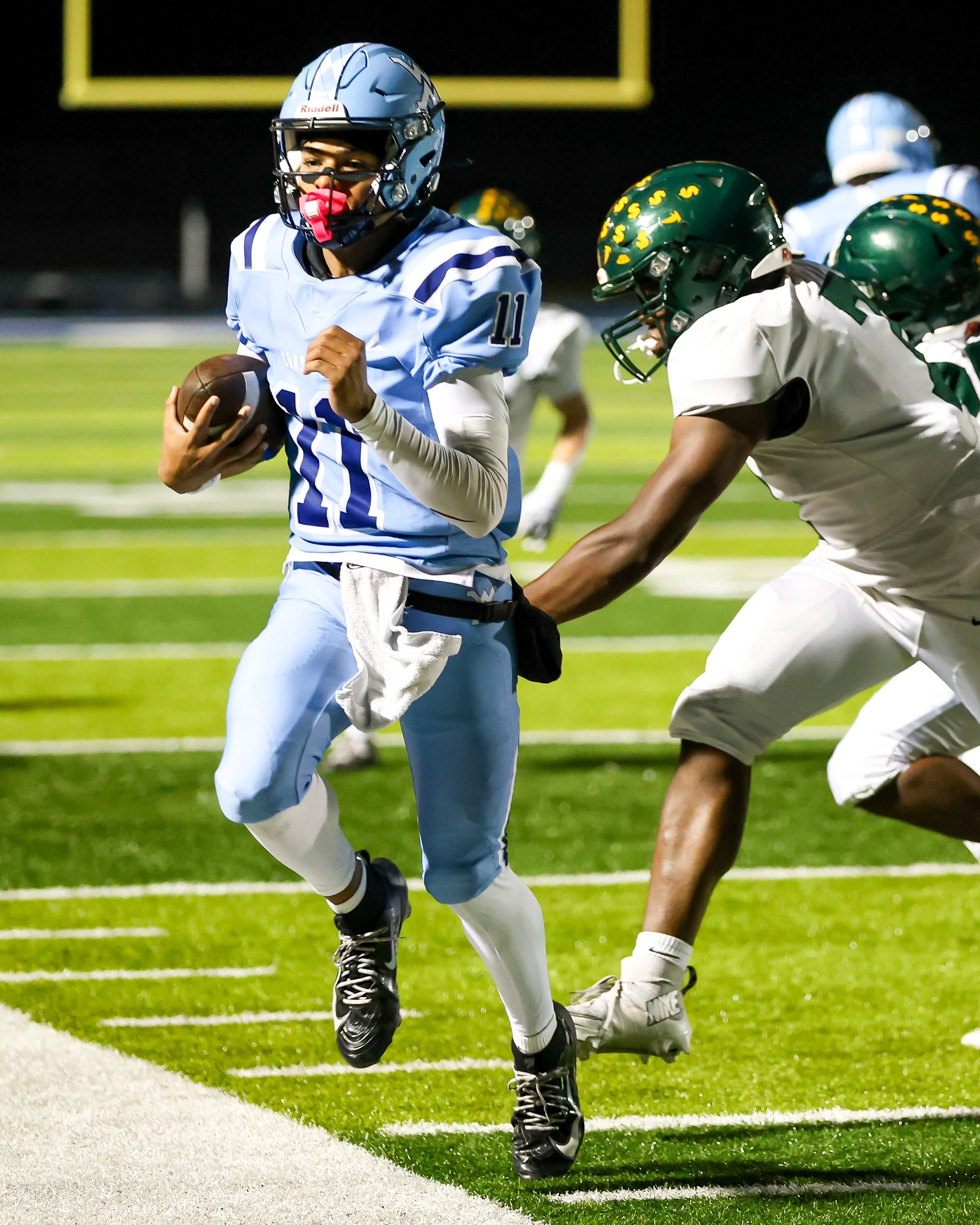 Mott #11 runs out of bounds