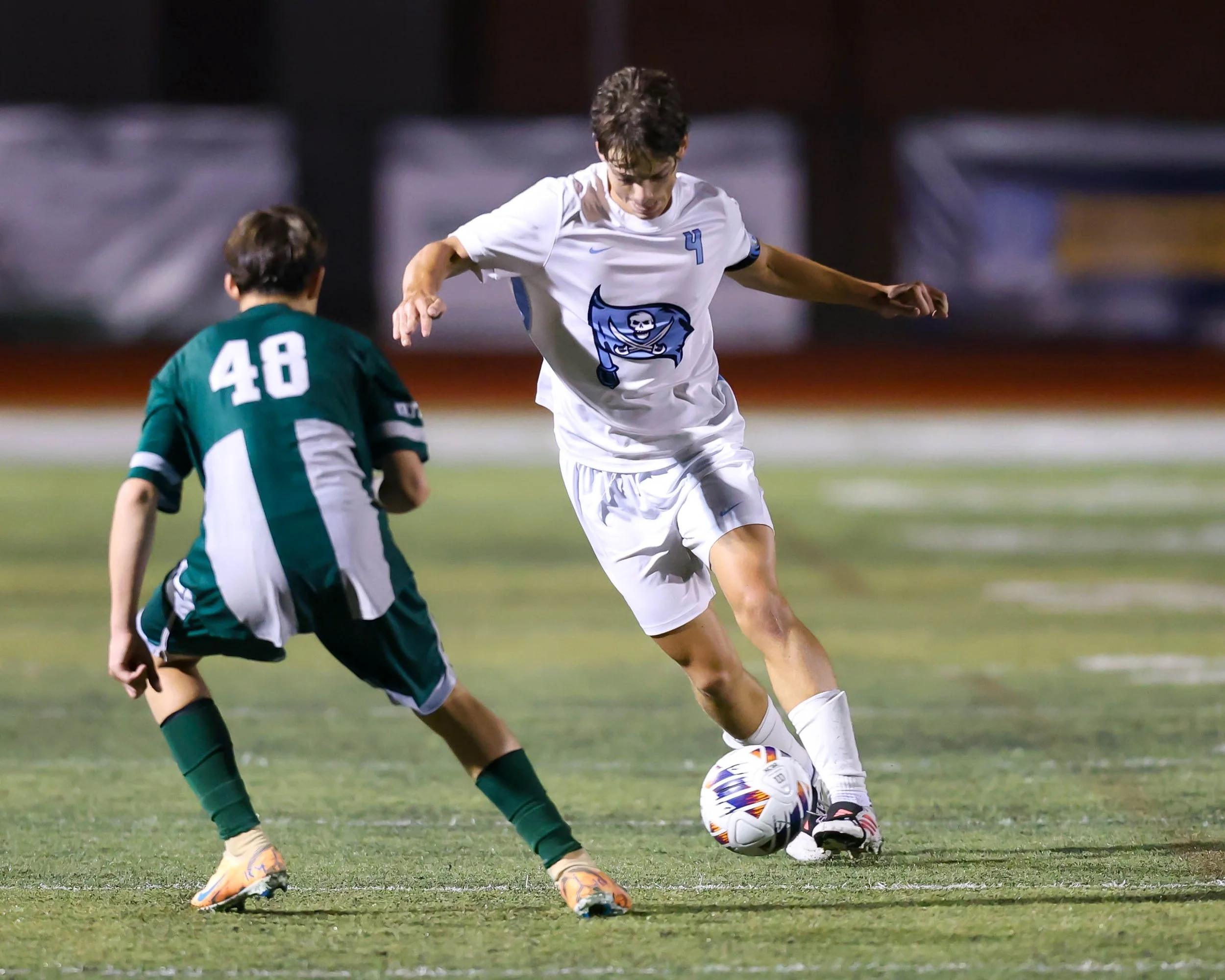 WM #4 controls the ball