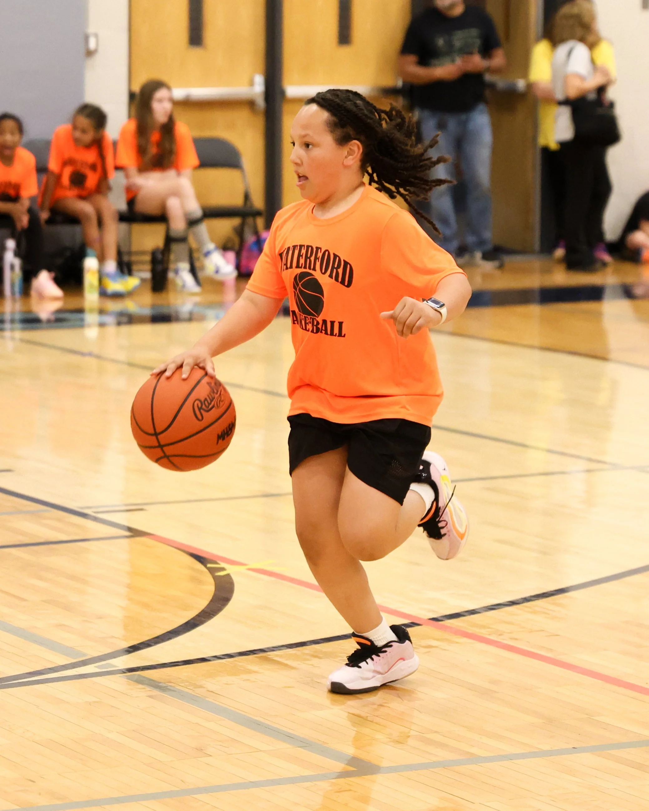 Knudsen grilled dribbles the ball