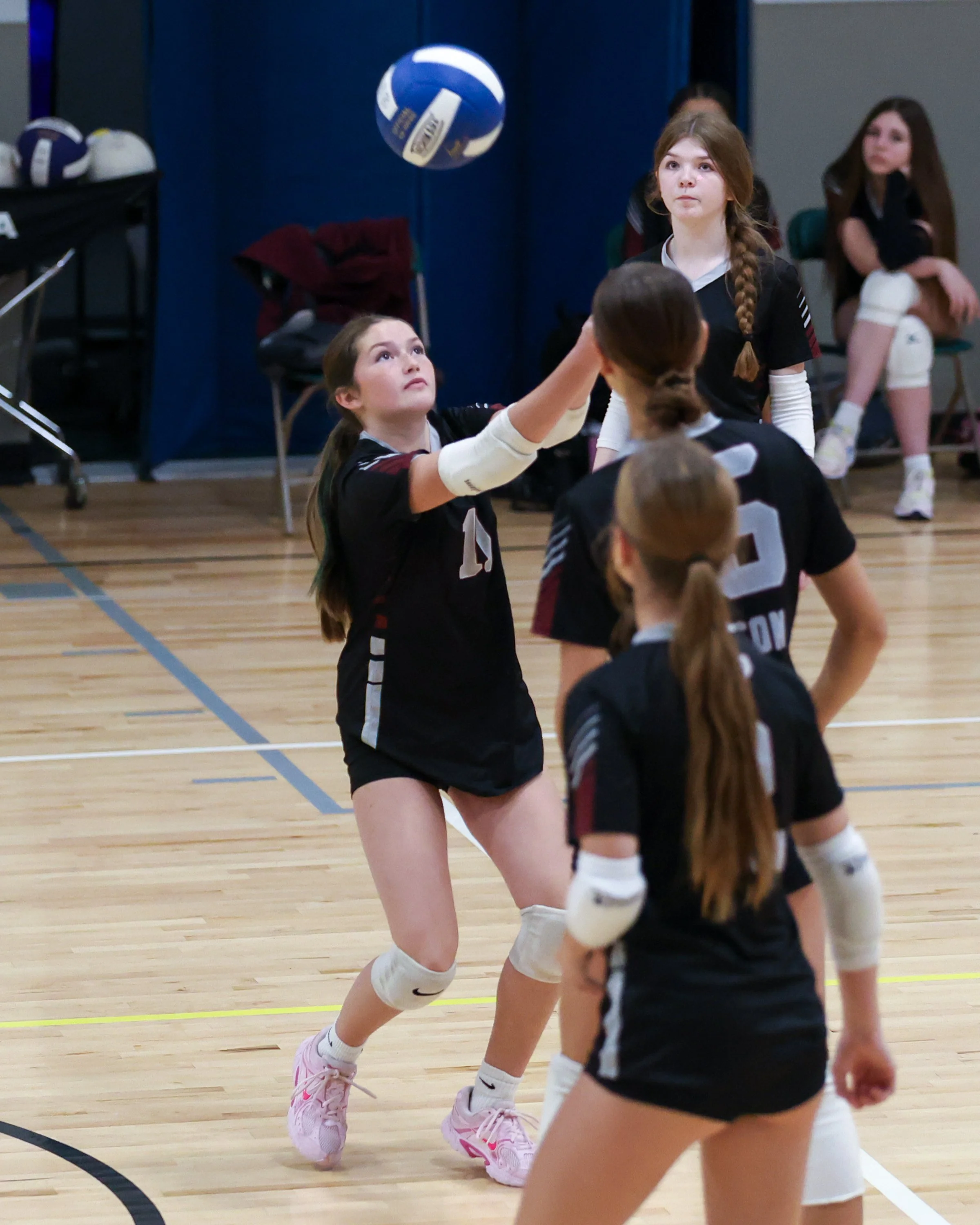 Mason girl returns the ball