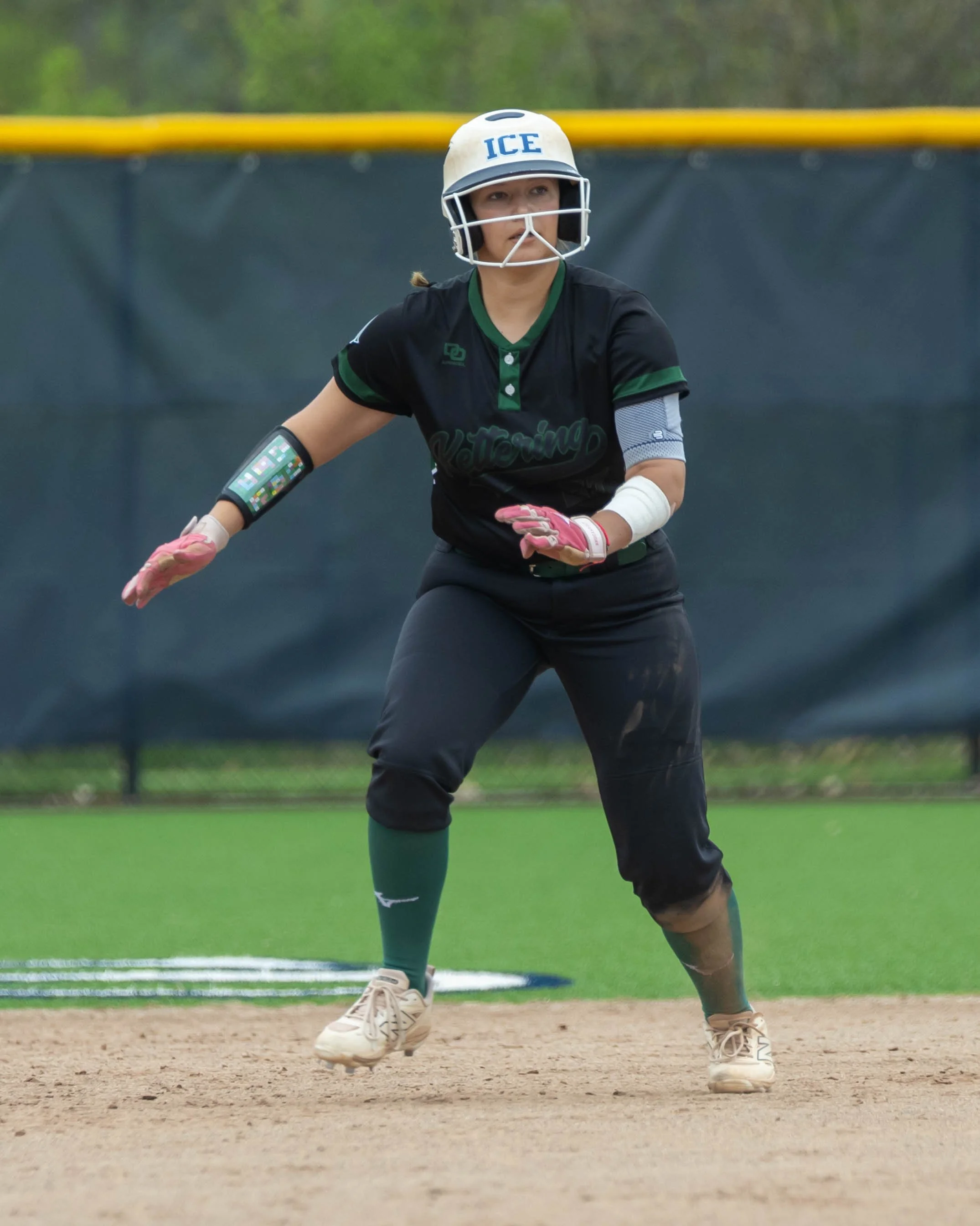 Kettering #27 leads off first base