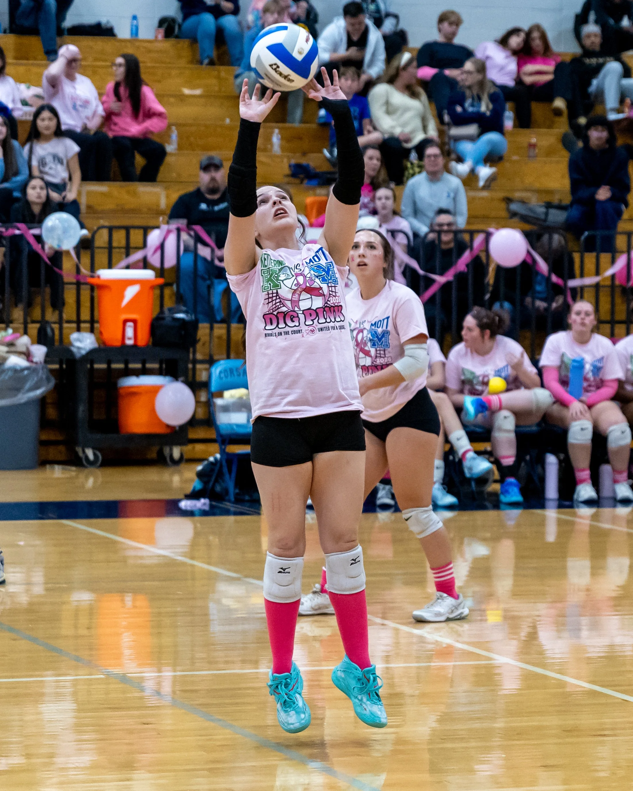 Mott player hsets the ball
