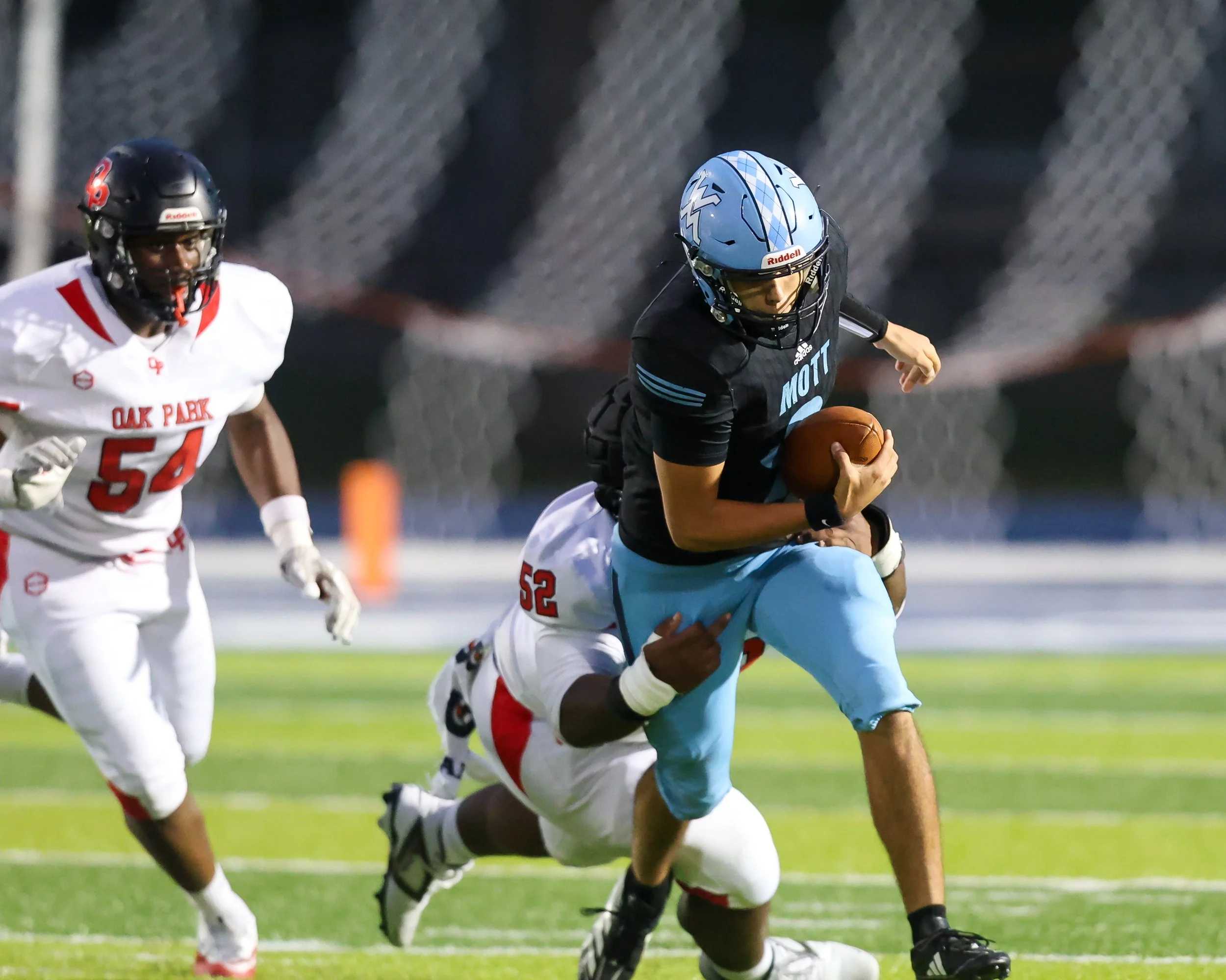 WK #9 runs the ball