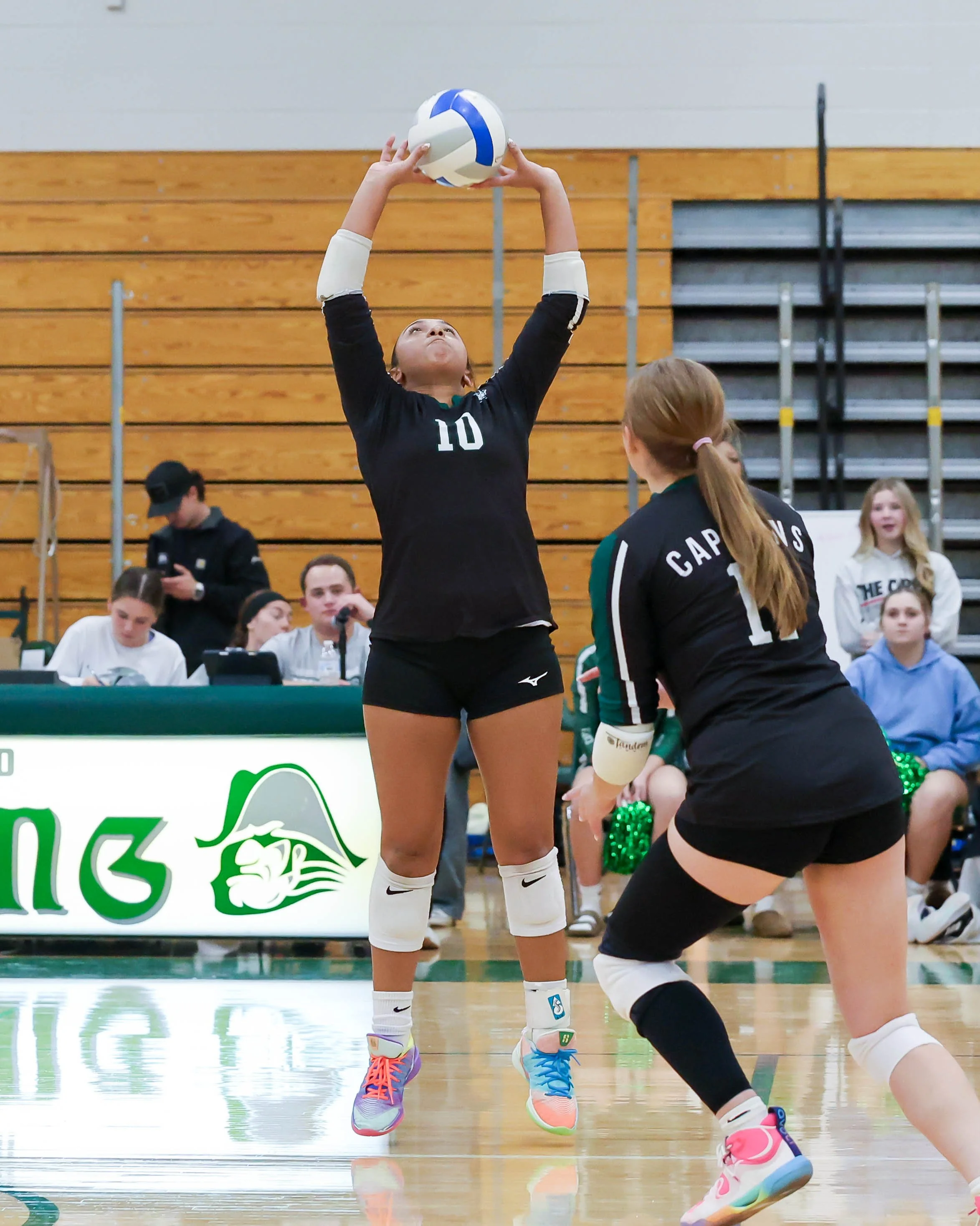 Kettering #10 sets the ball