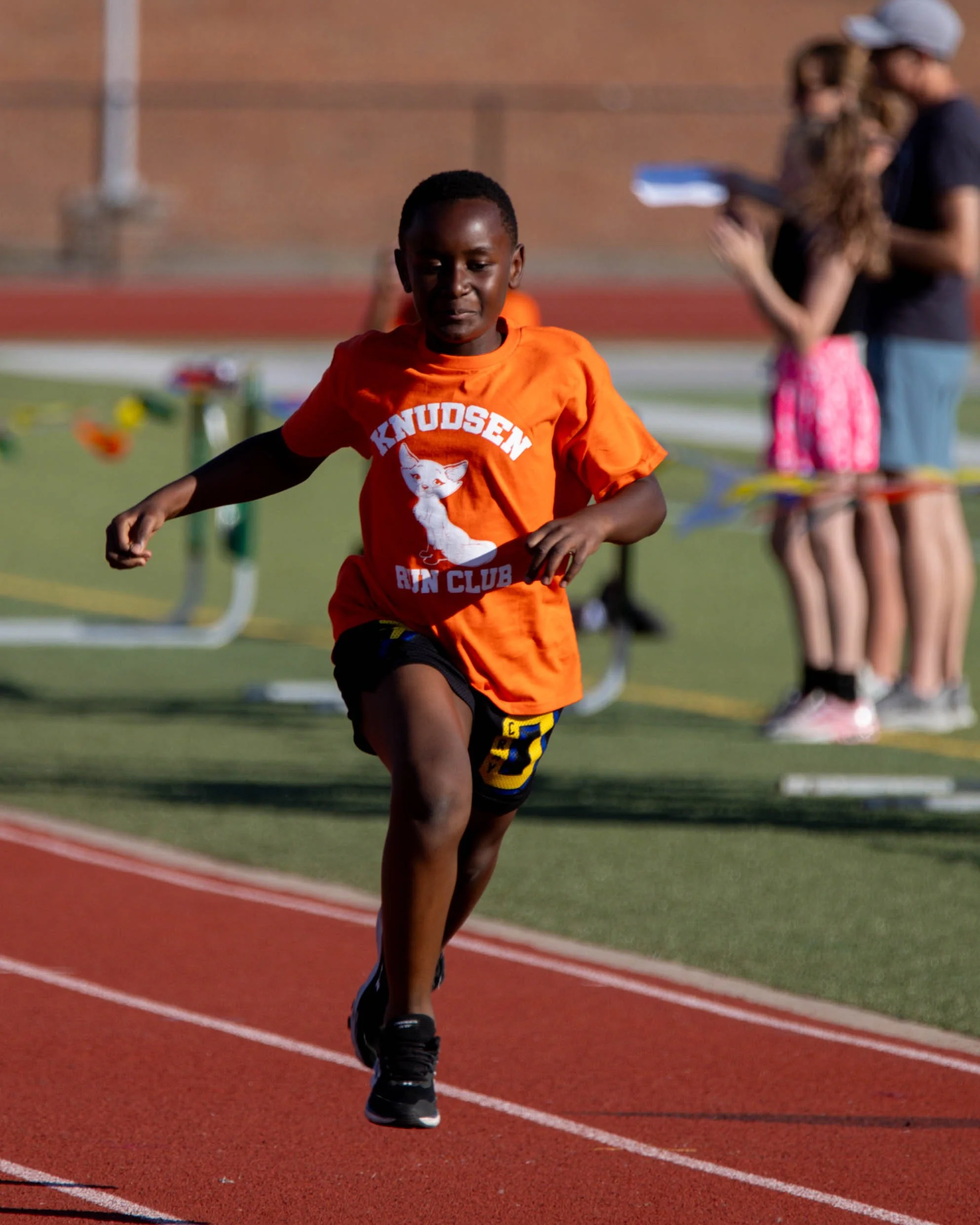 Knudsen boy on the track