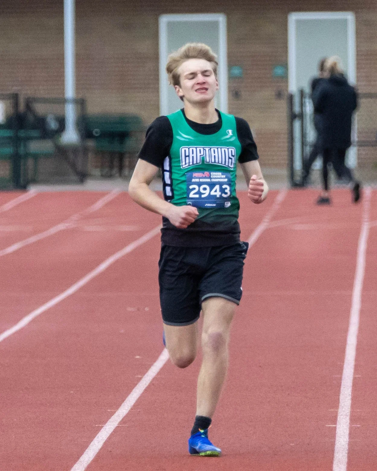 Kettering #2943 finishes the race