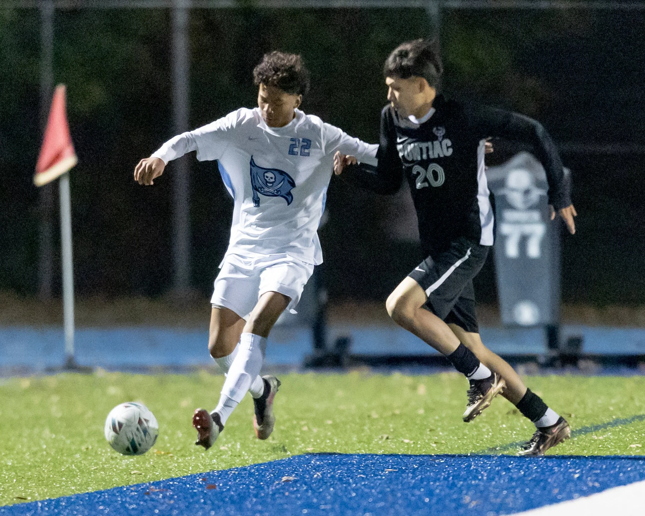 WM #22 passes the ball