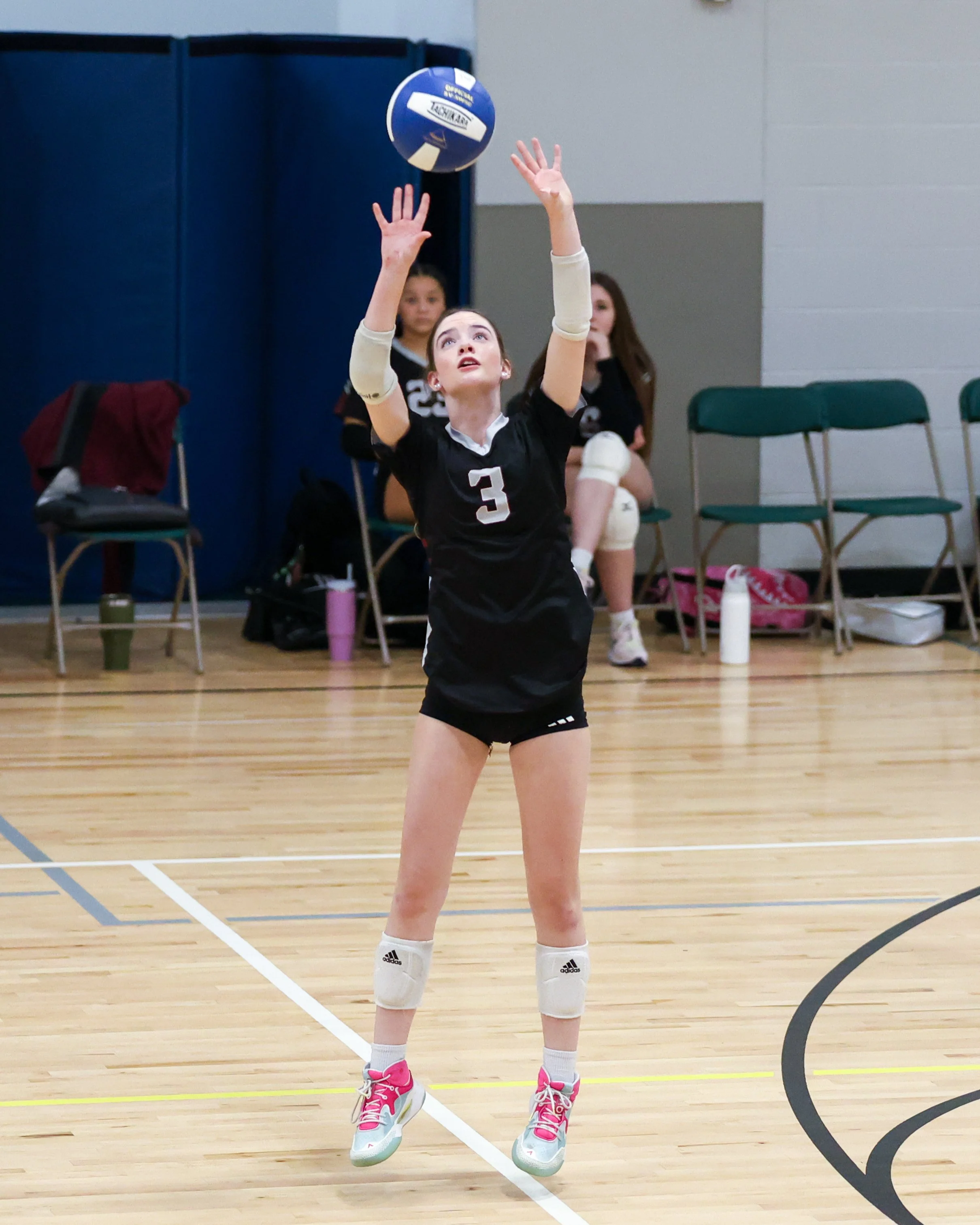 Mason girl returns the ball