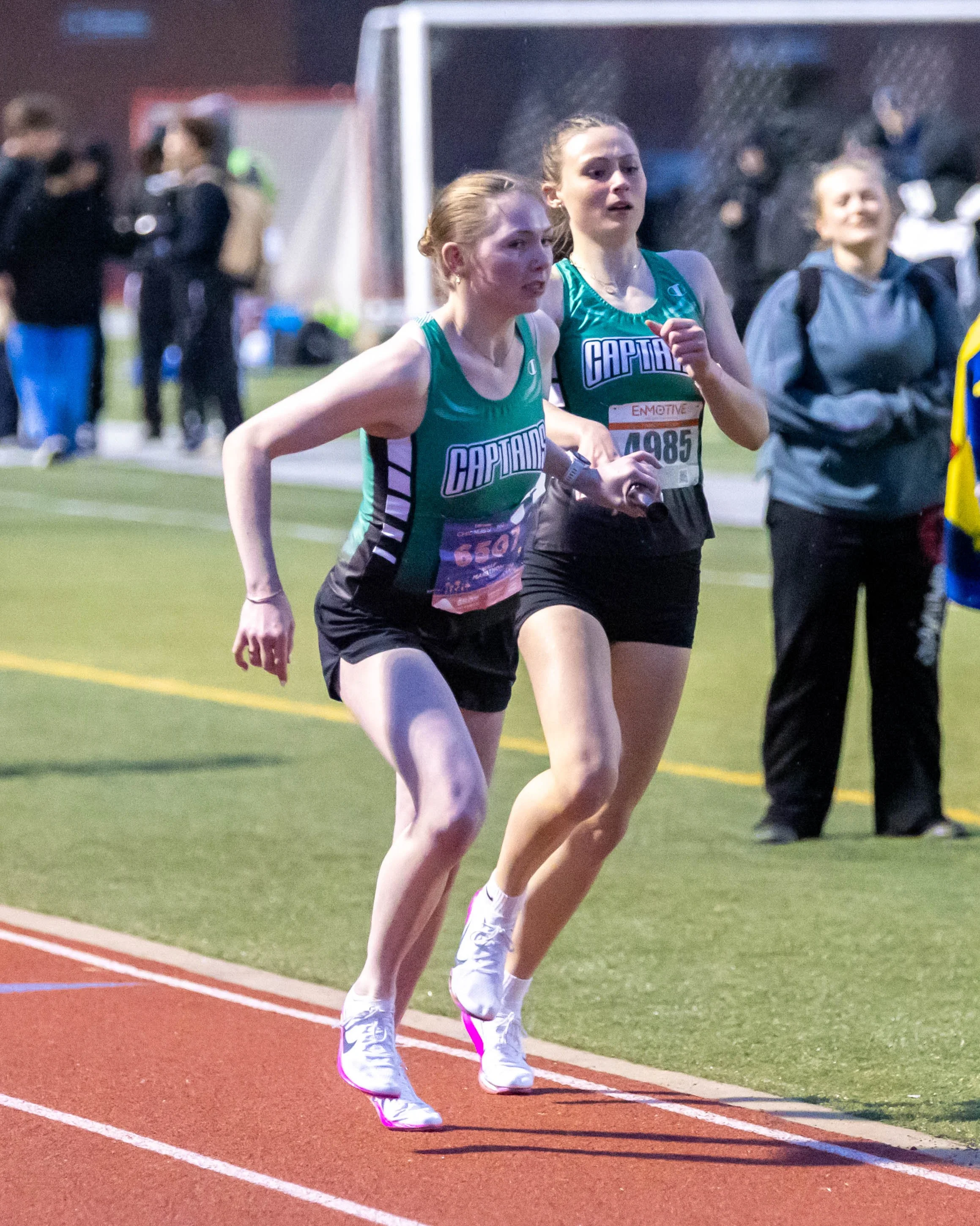 Kettering #4985 hands the baton to #6507