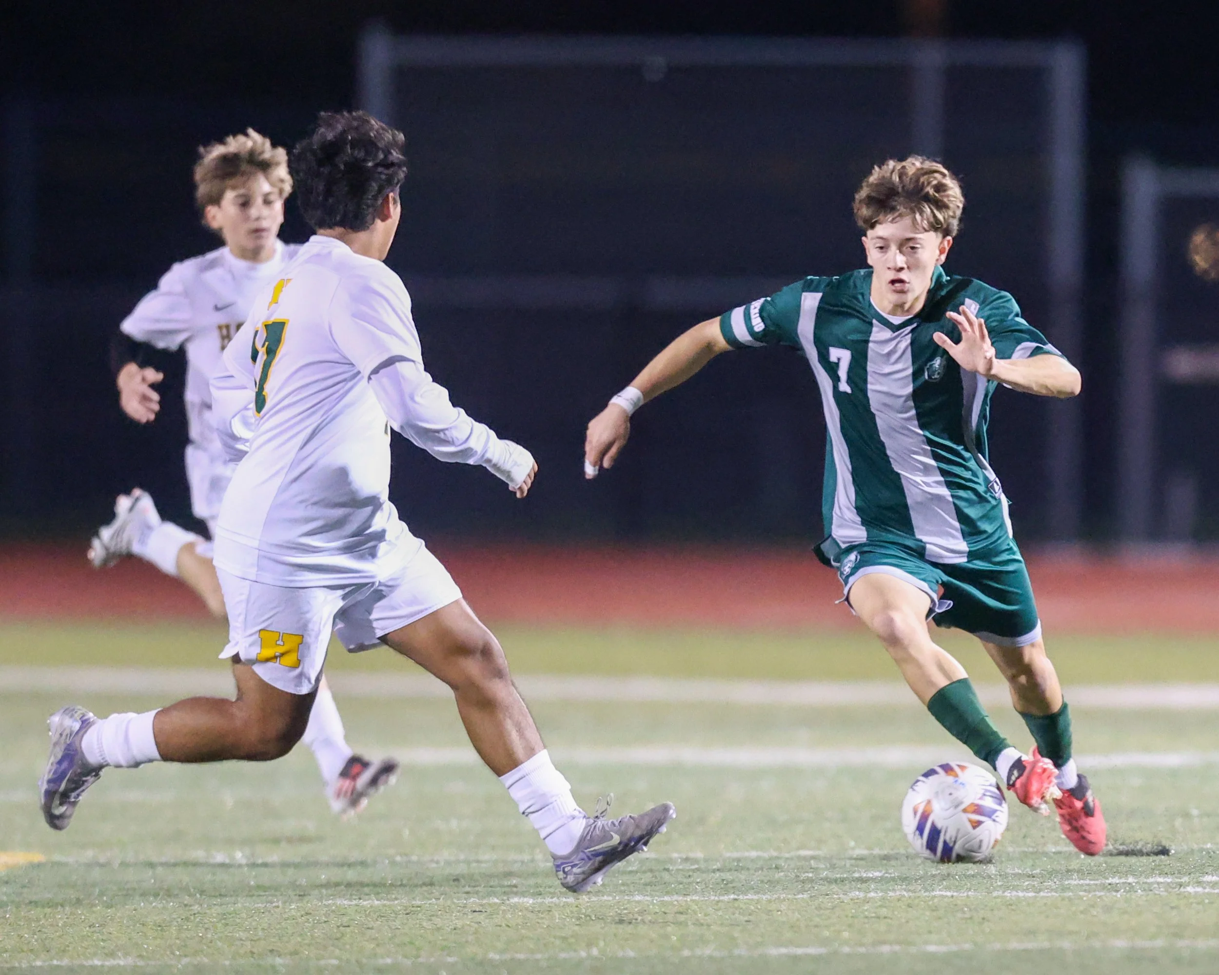 WK #7 controls the ball