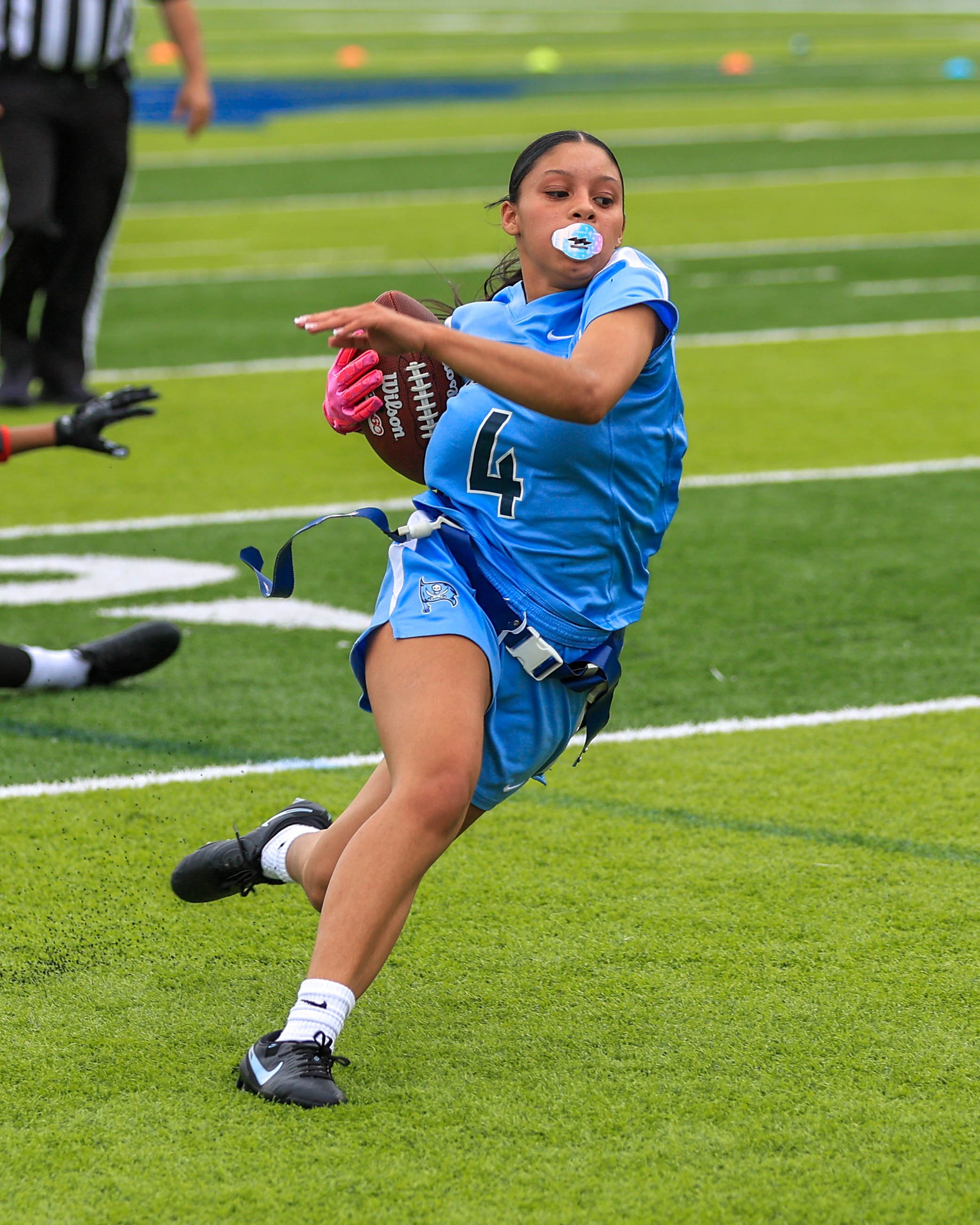 WM #4 cuts with the ball