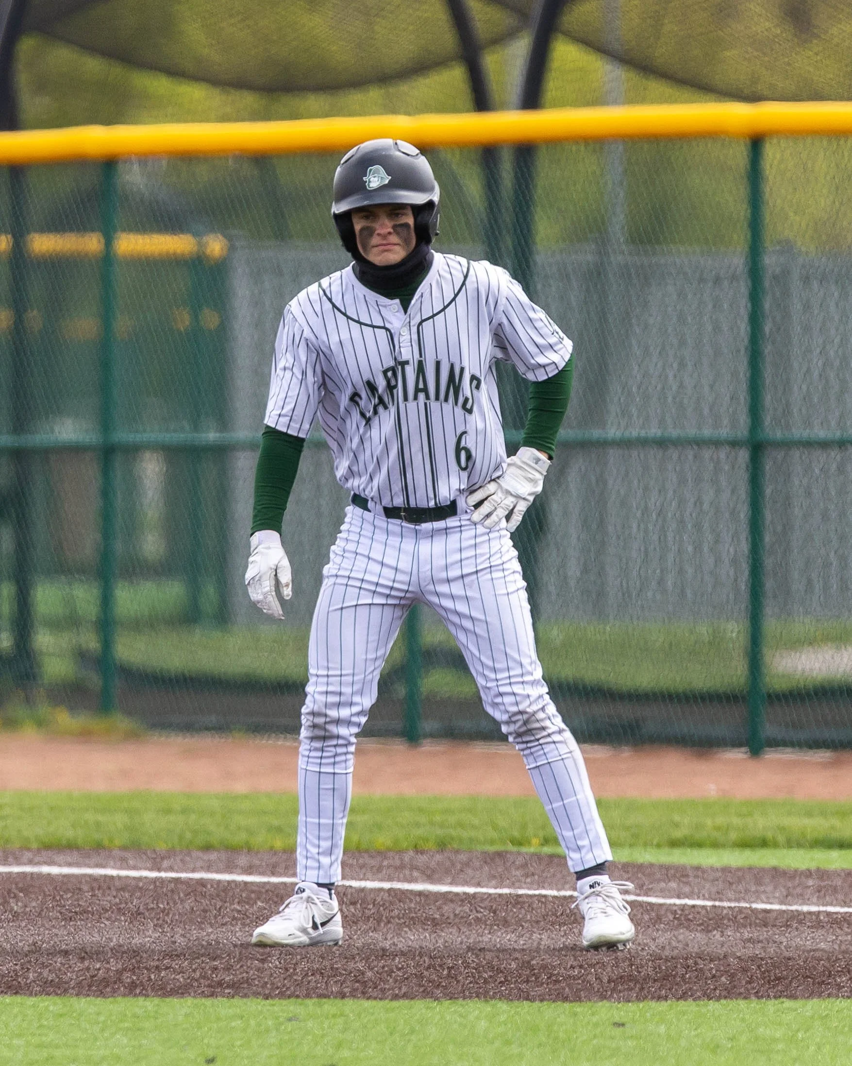 Kettering #6 leads off 1st base