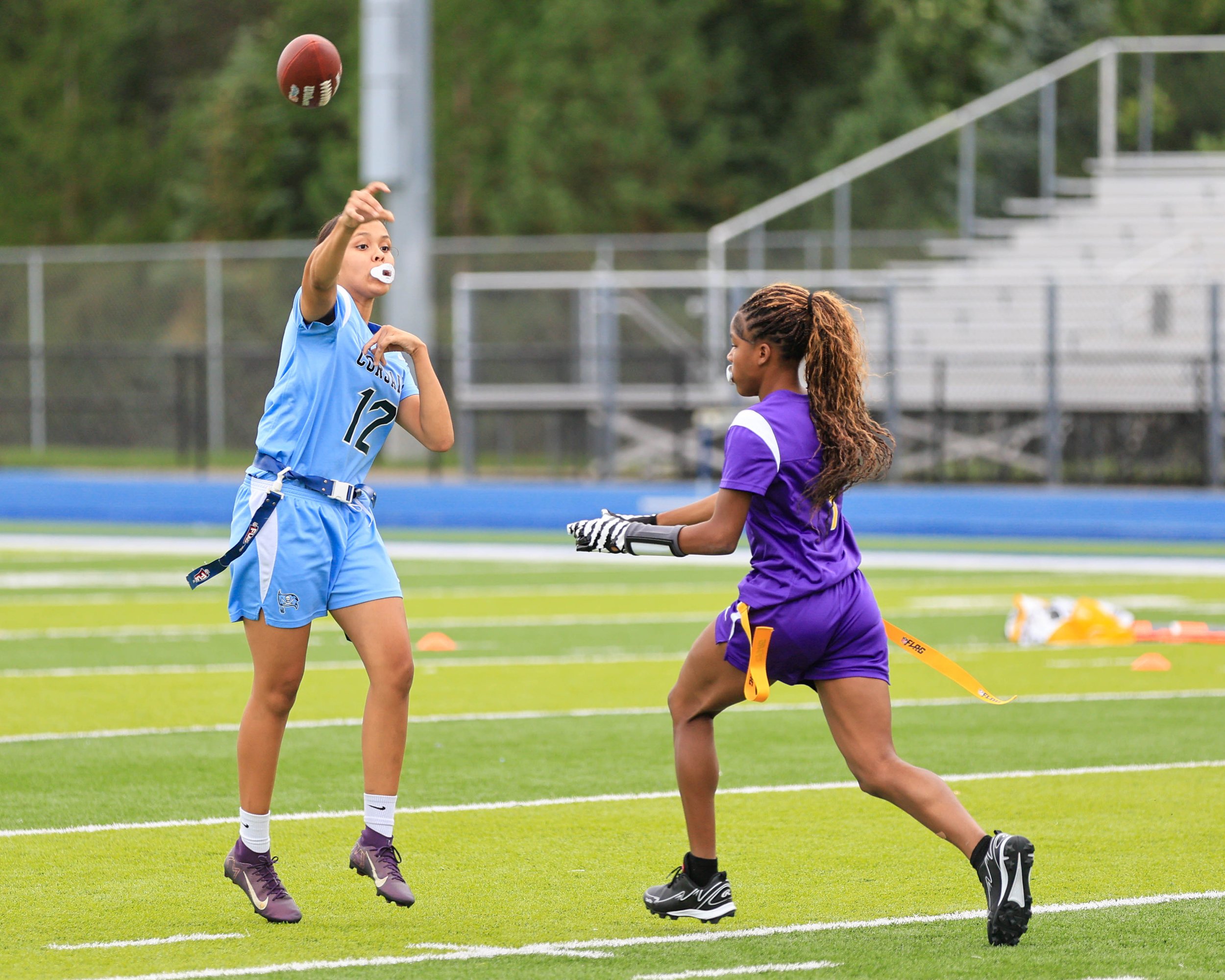 WM #12 passes the ball