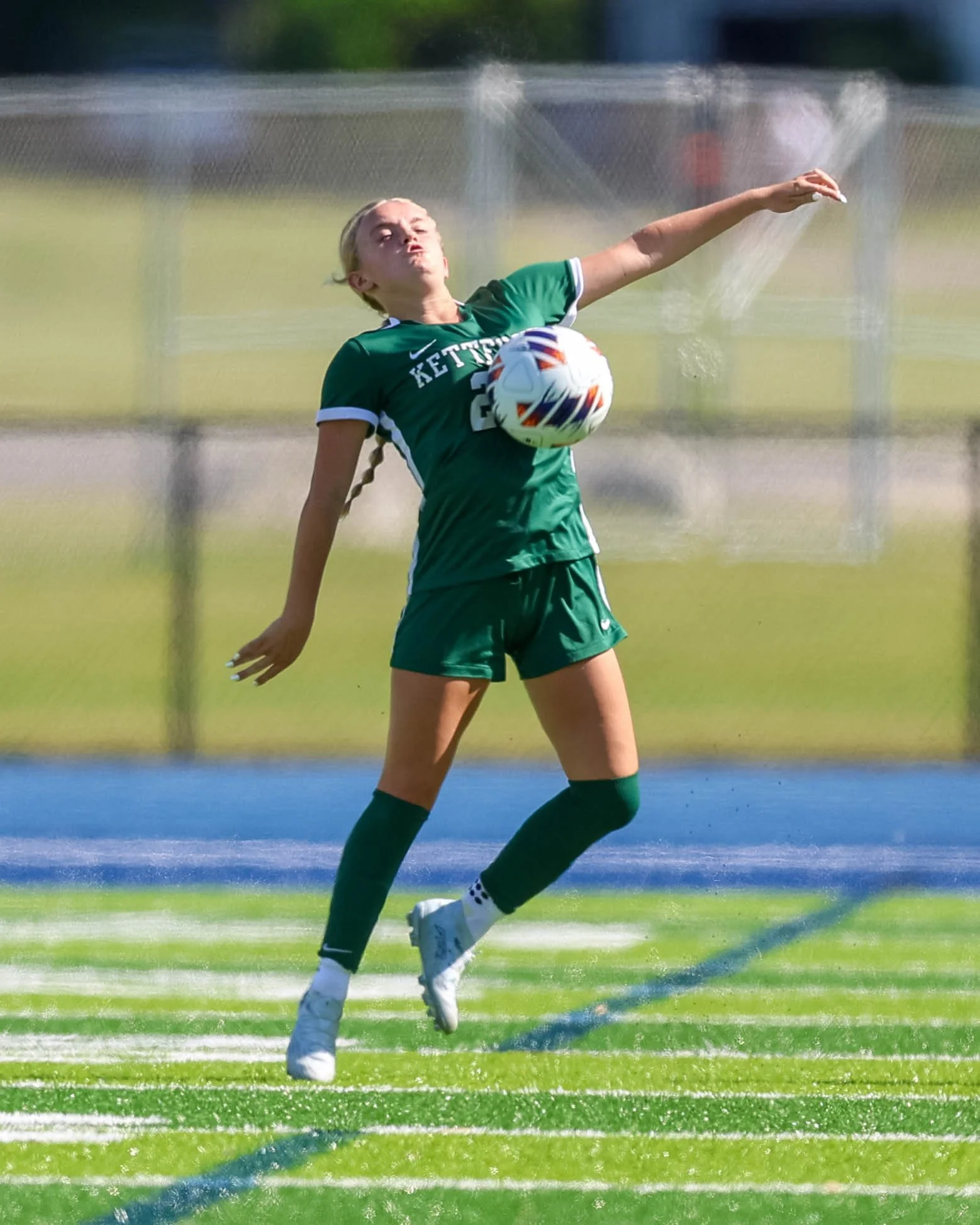 #21 controls the ball with her body