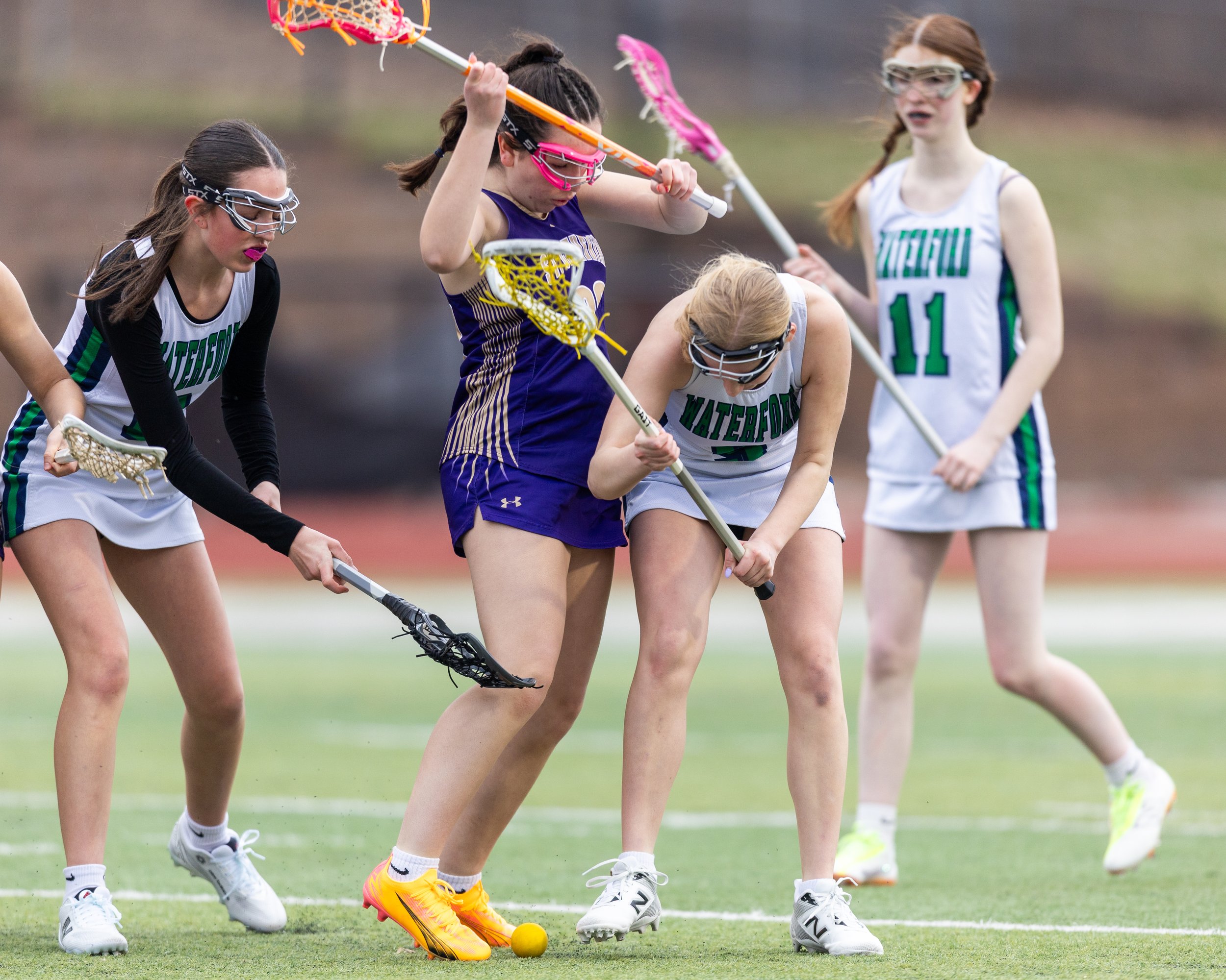 #9 looking at the ball