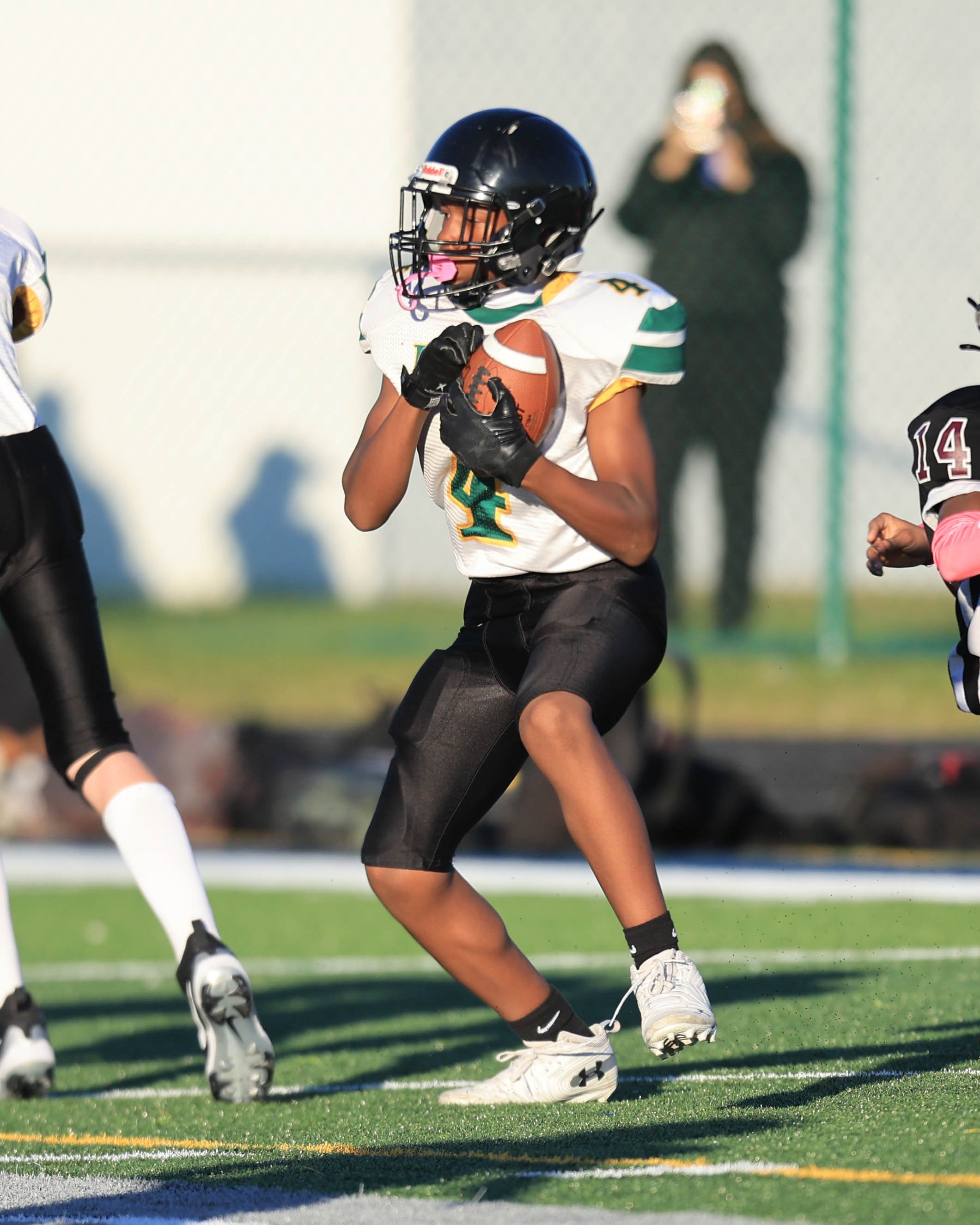 Pierce #4 returns the kick off