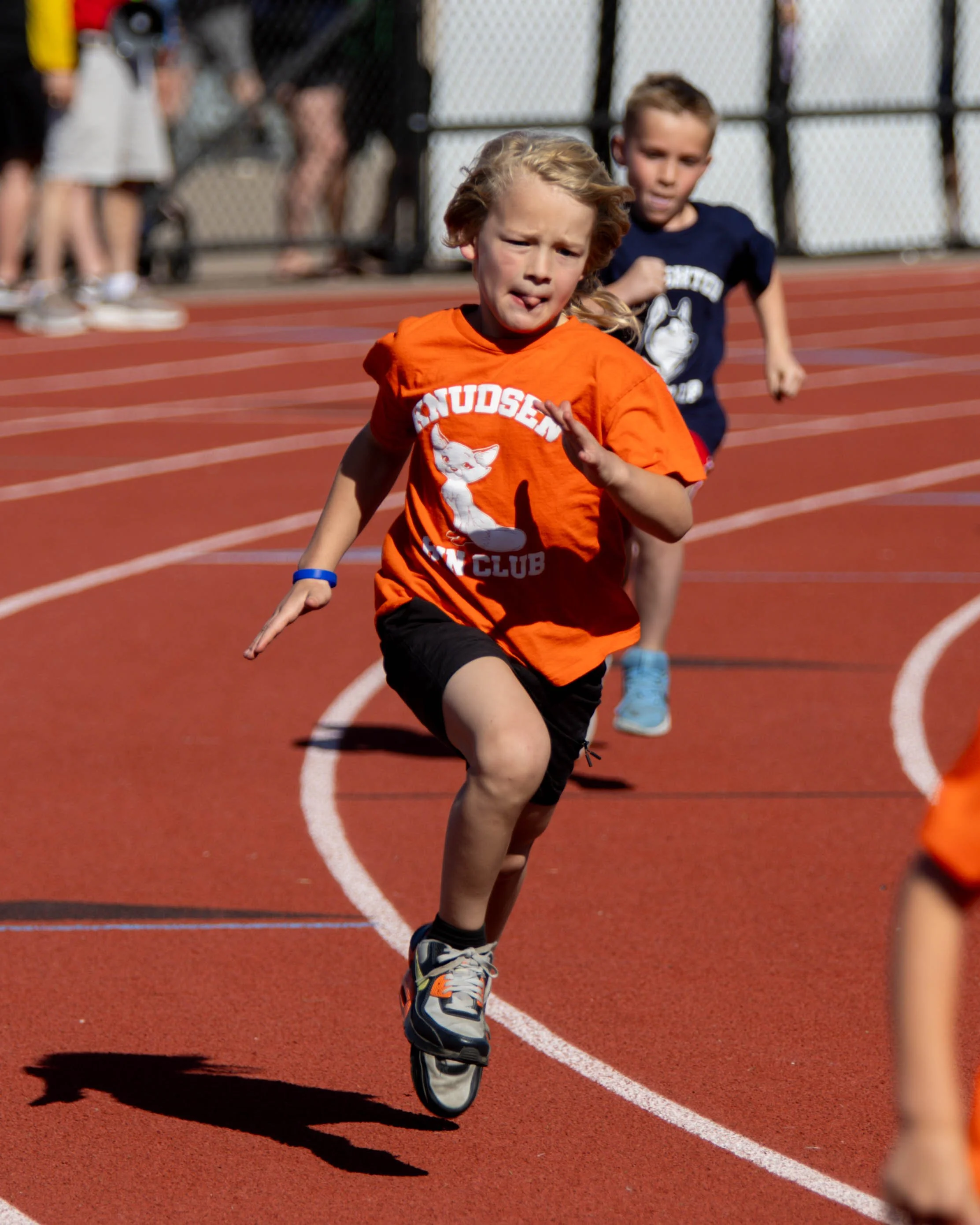 Knudsen runner starts the race