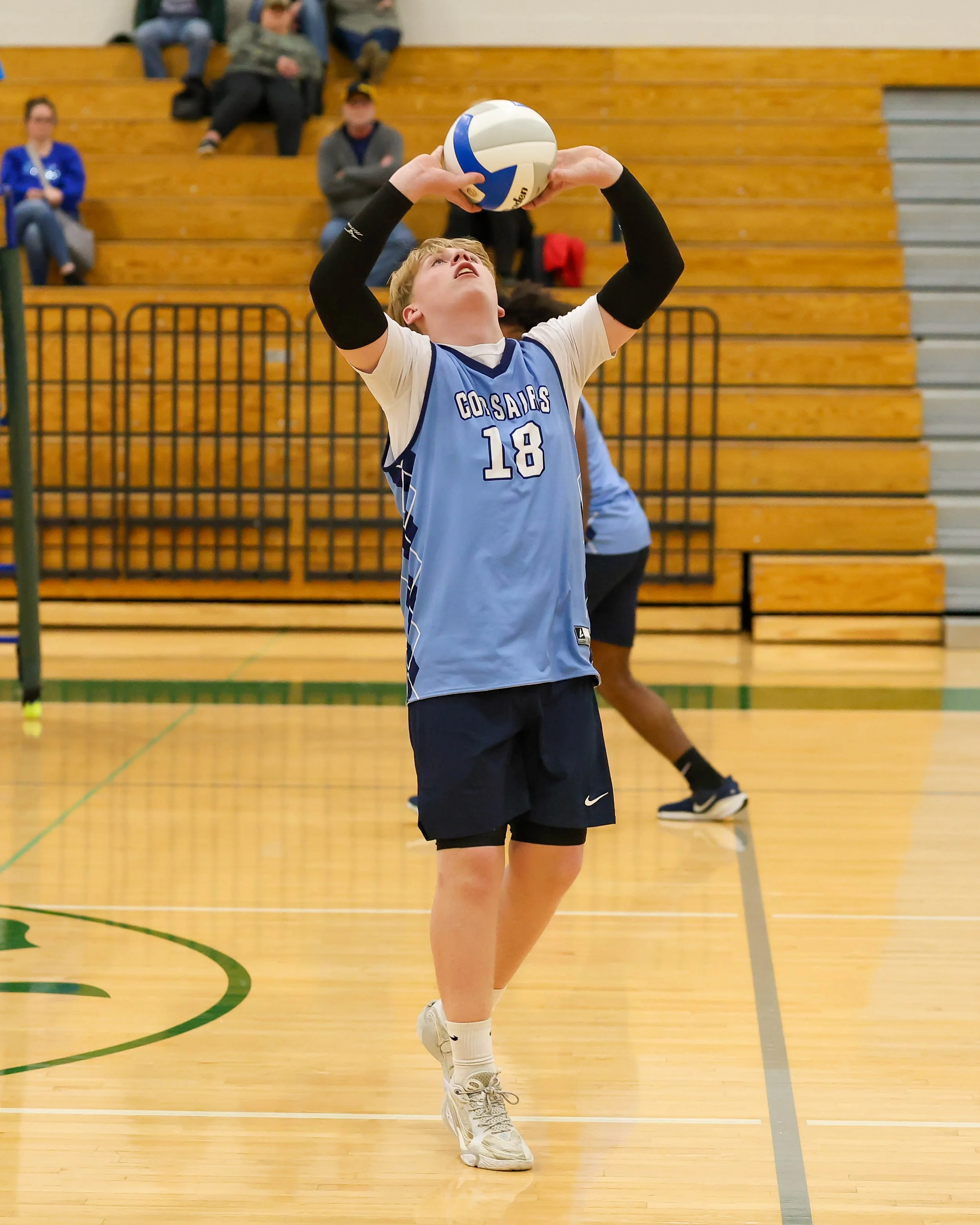 Mott #128 sets the ball