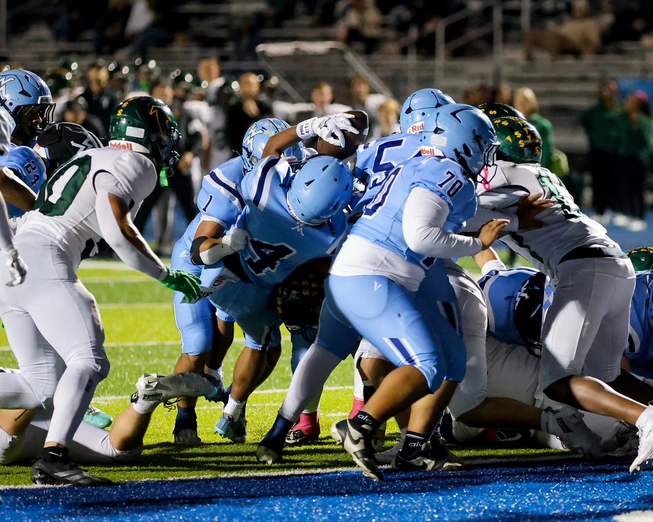 Mott #4 with the ball at the goal line 