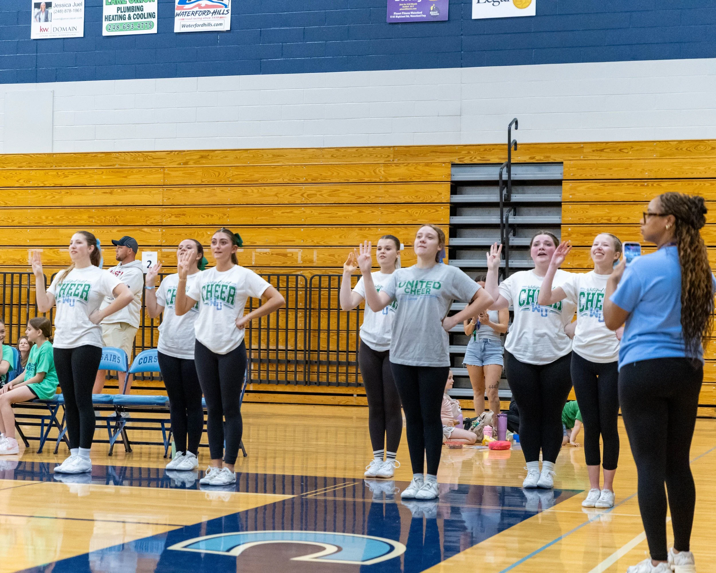 Mott cheerleaders