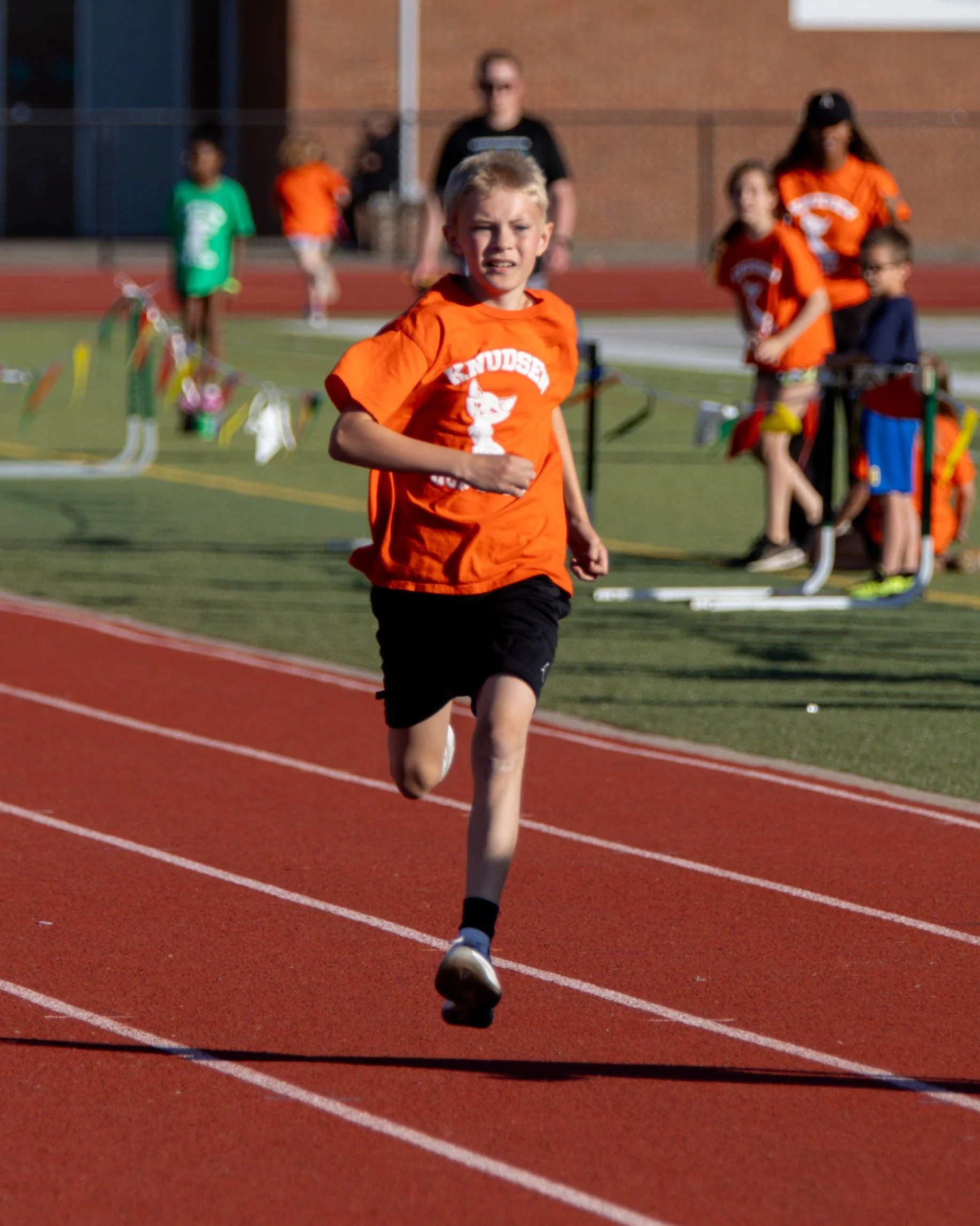 Knudsen boy finishes the race