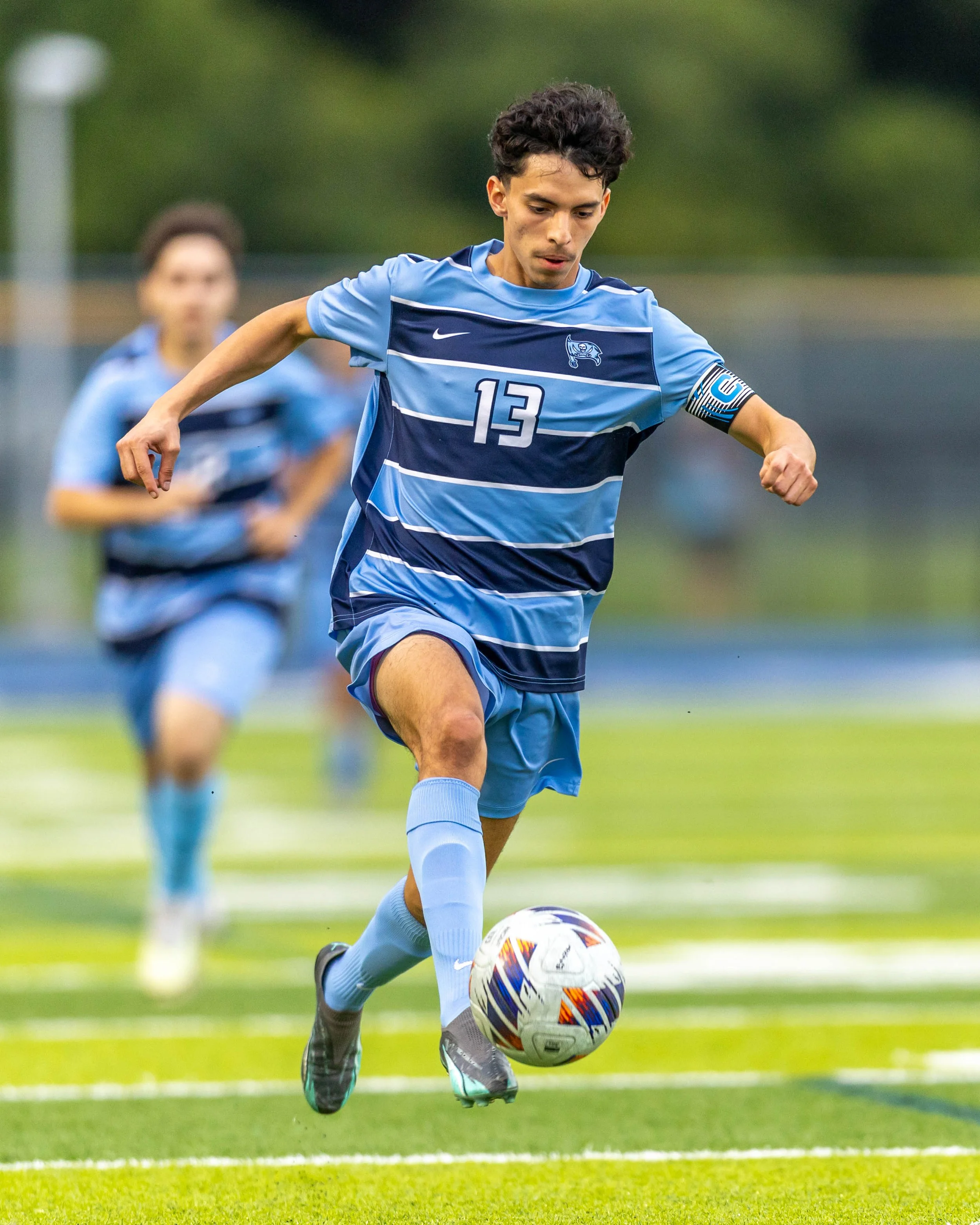 WM 13 controls the ball