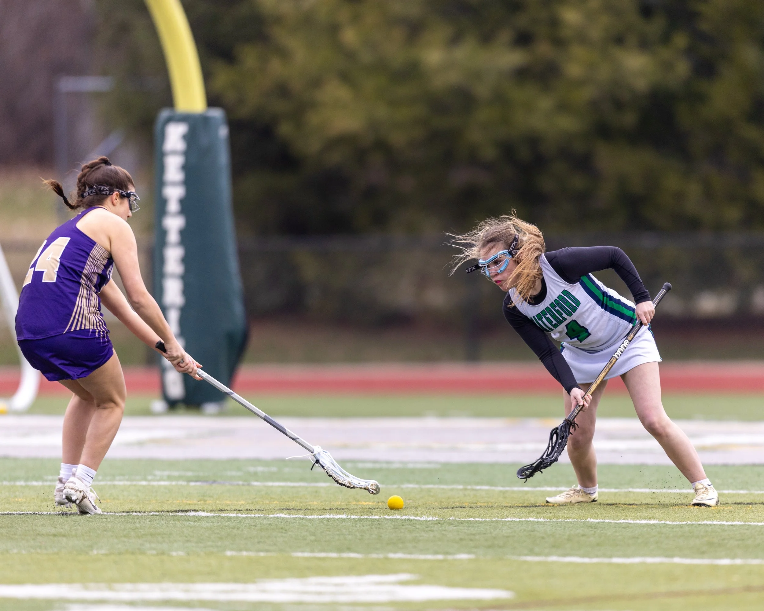 #4 looks at the ball