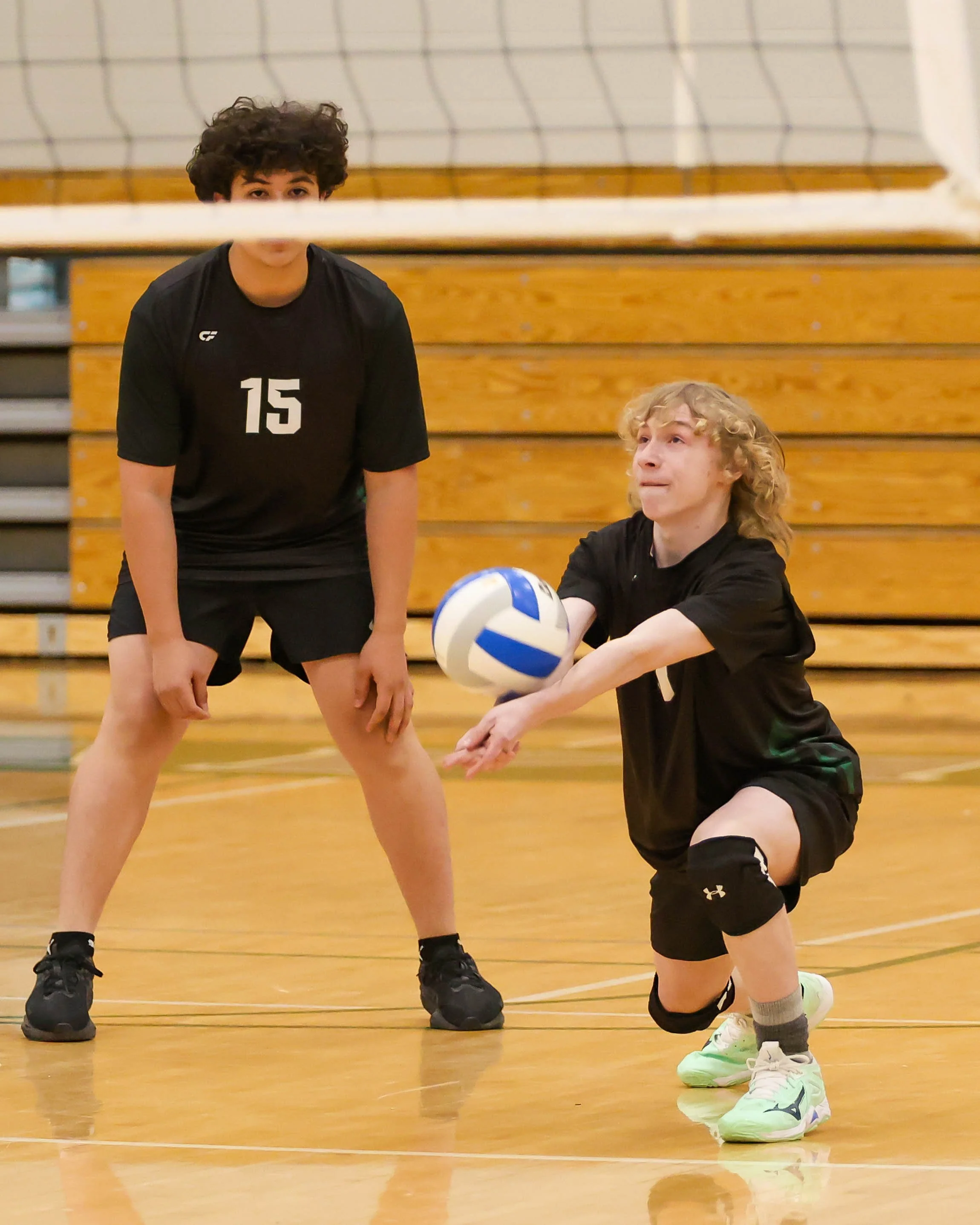 Kettering #0 sets the ball