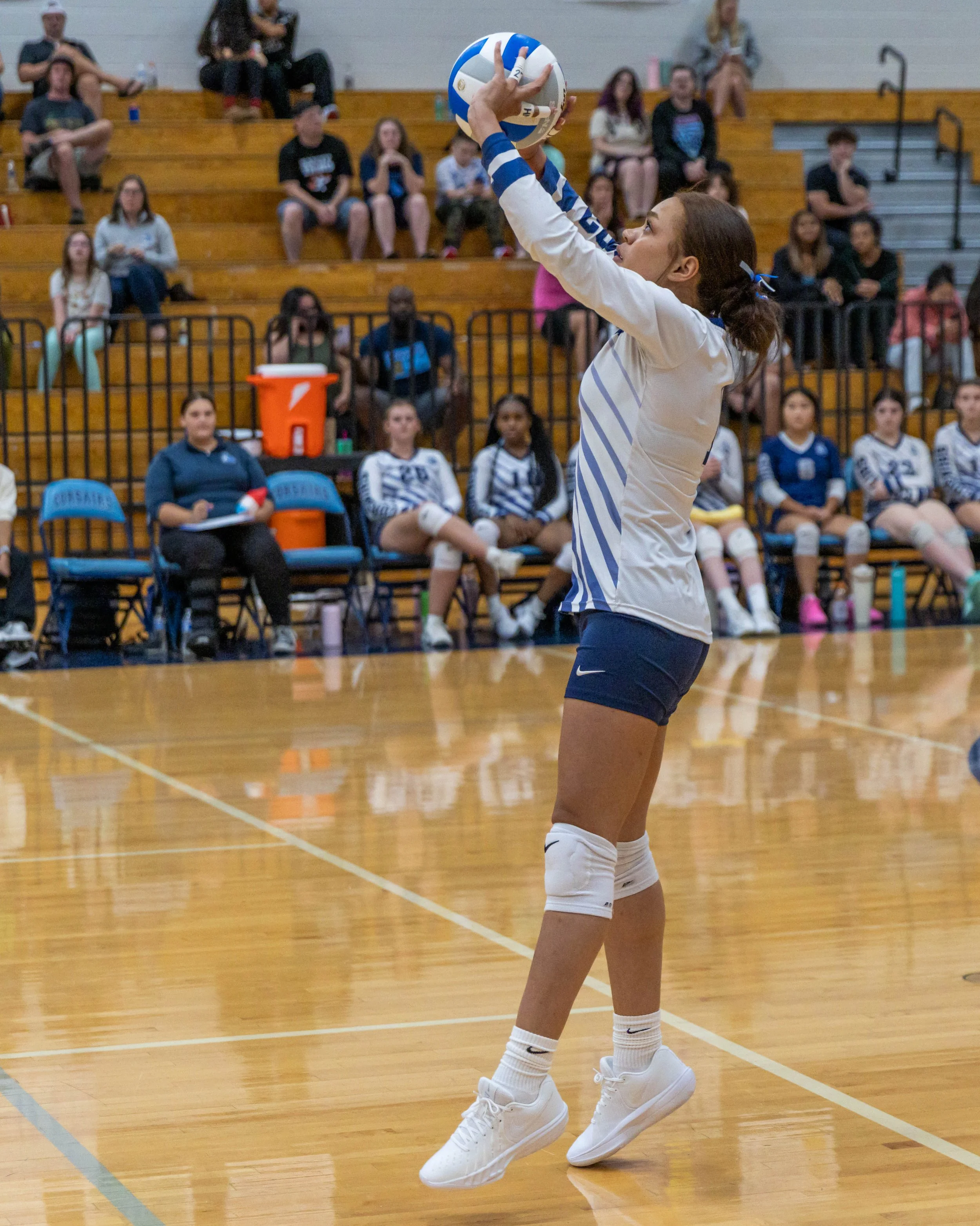 WM #1 sets the ball
