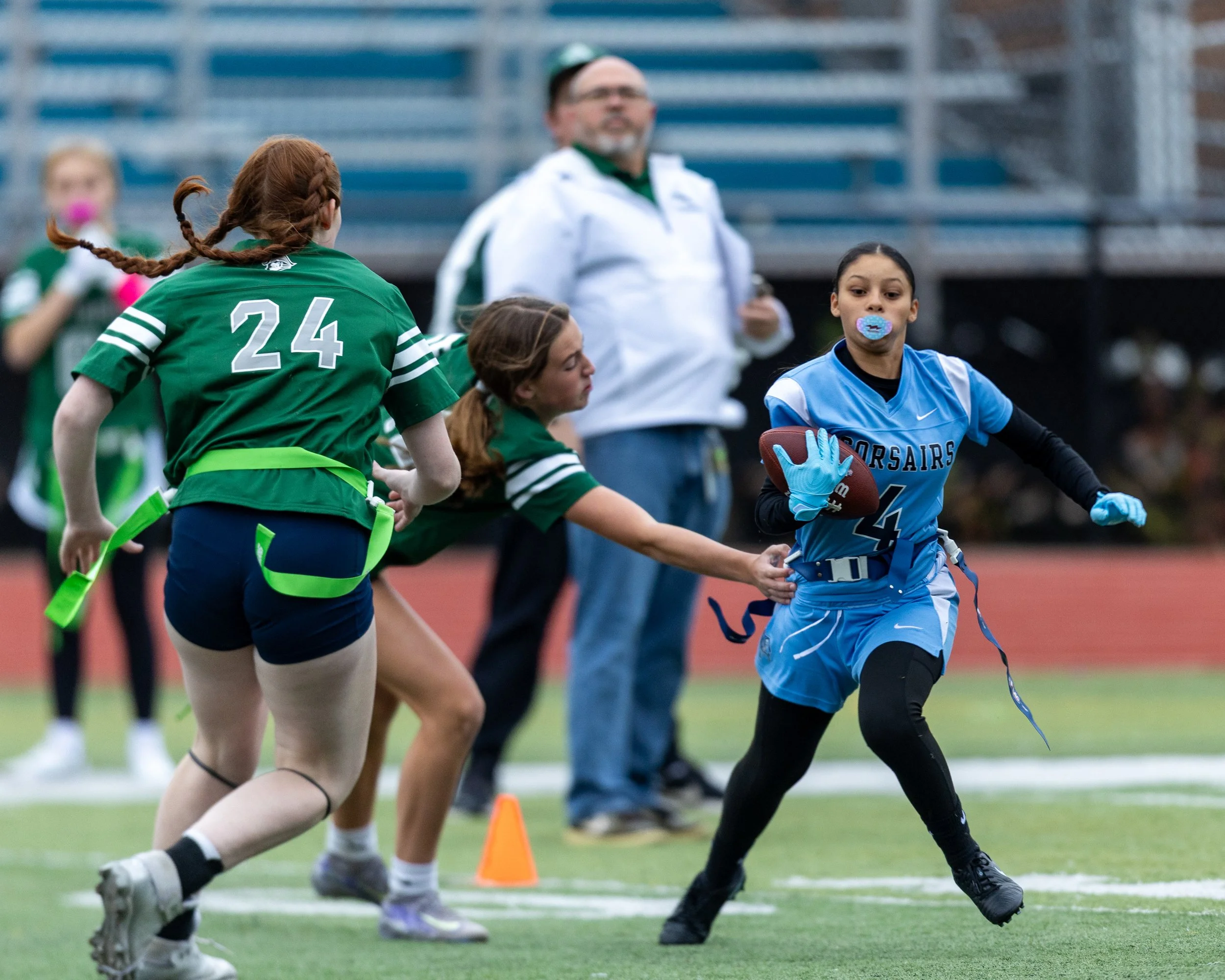 WK #4 runs with the ball