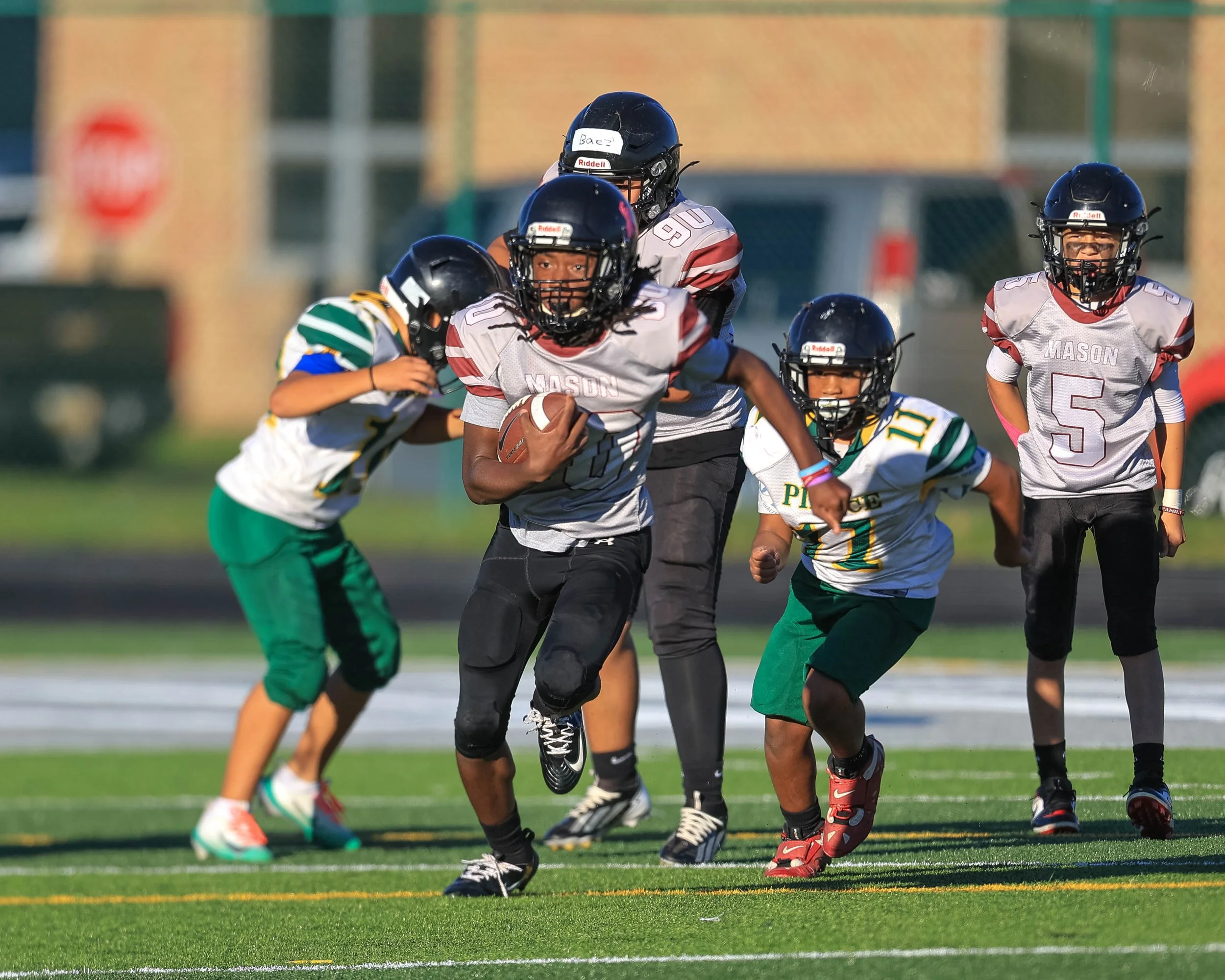 Mason #80 breaks thru the line