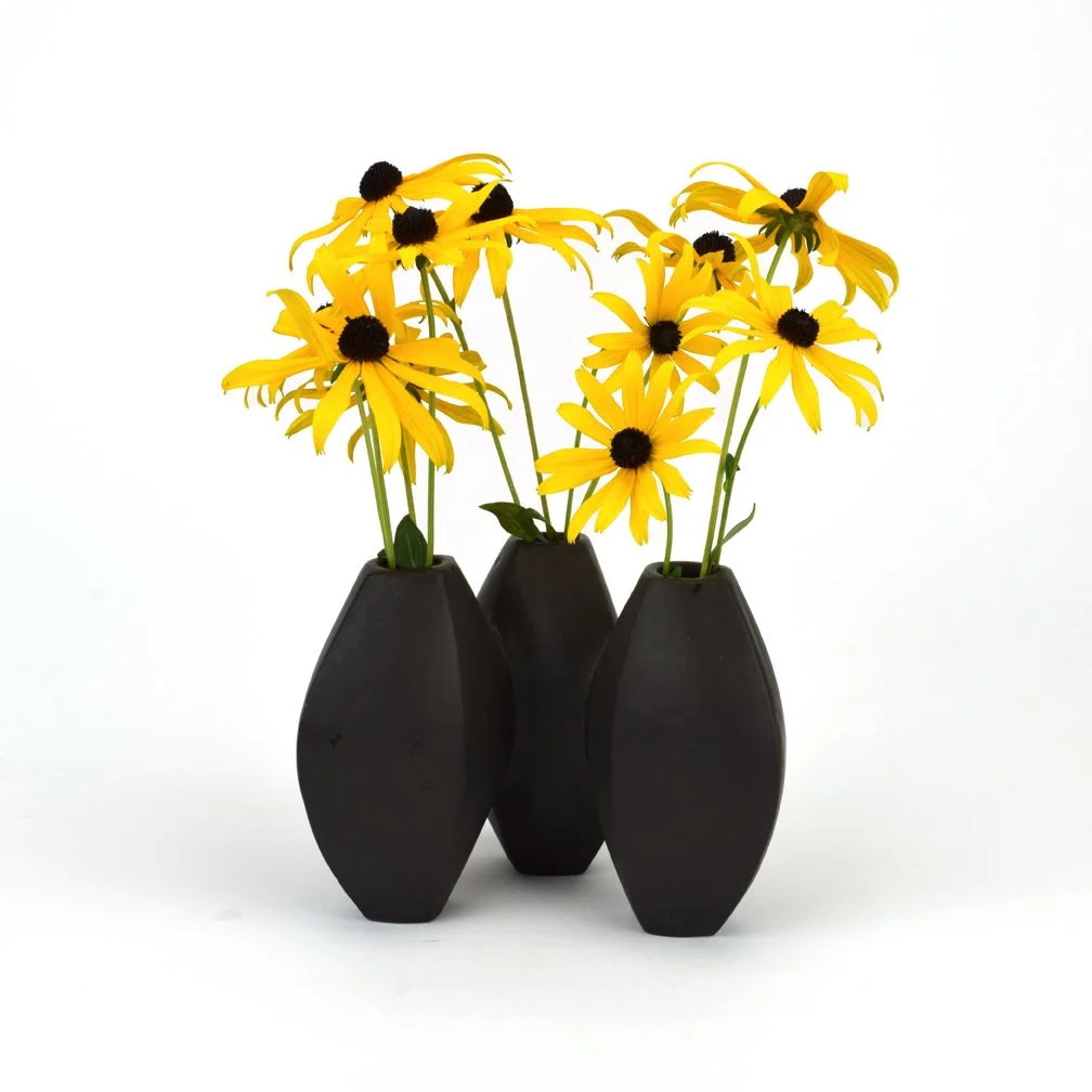 tri vase RC Bl a.jpg