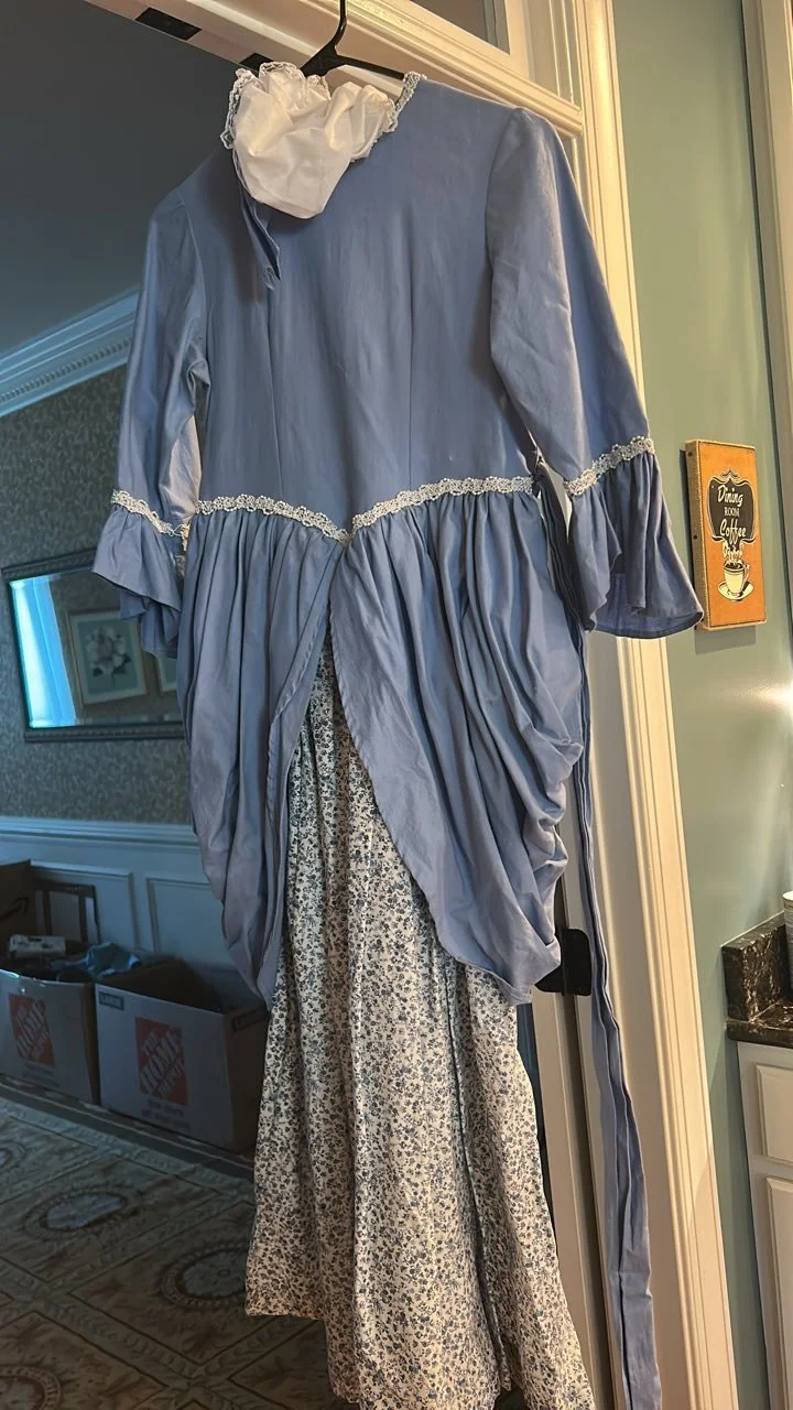 Do I know anyone with a 4th grade girl?  Could you use this..? Virginia and American history year sometimes need these!  I will get it to you!