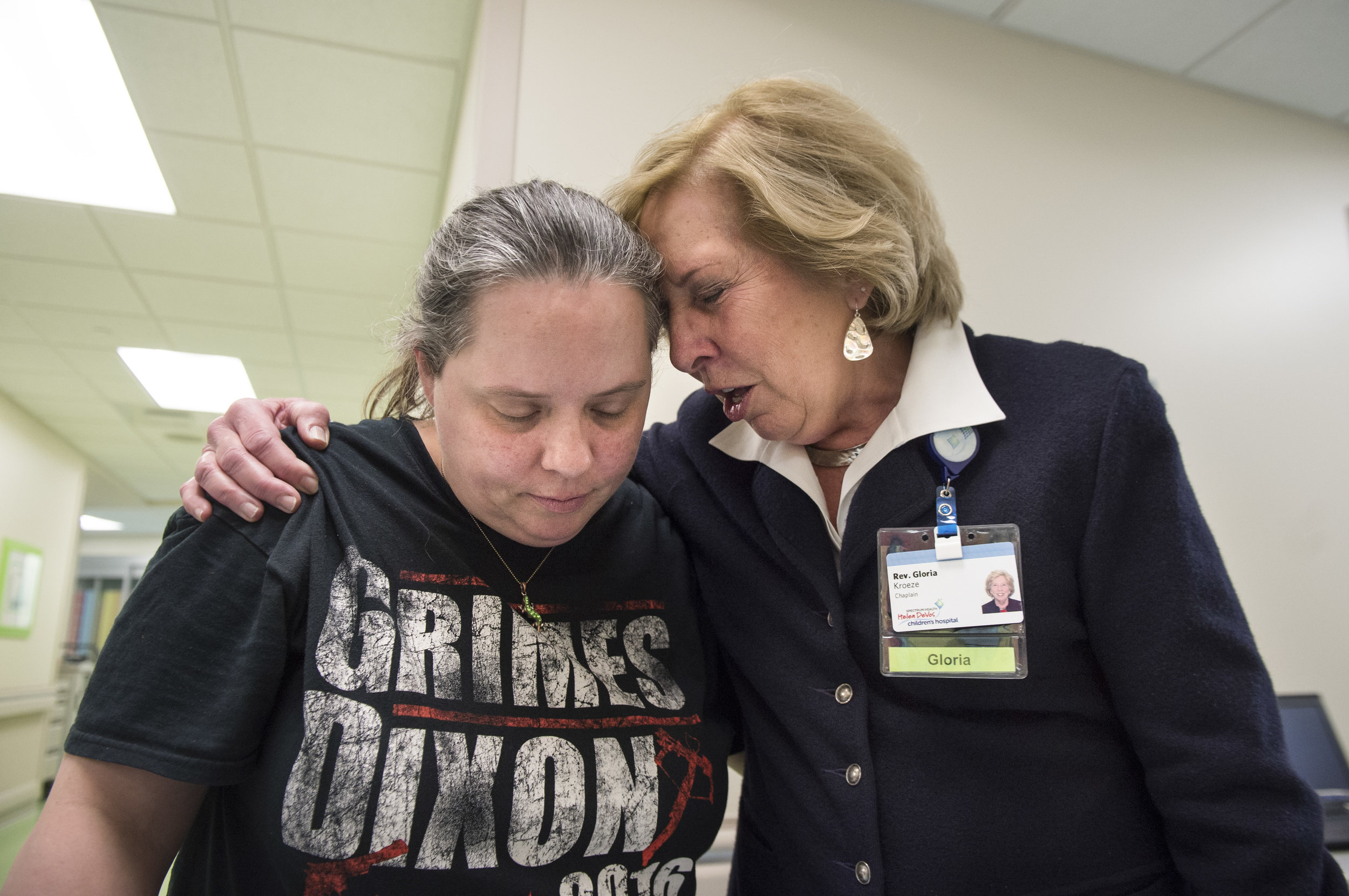  Donna prays for Naomi with Rev. Gloria Kroeze, a Spectrum Health chaplain.&nbsp; 