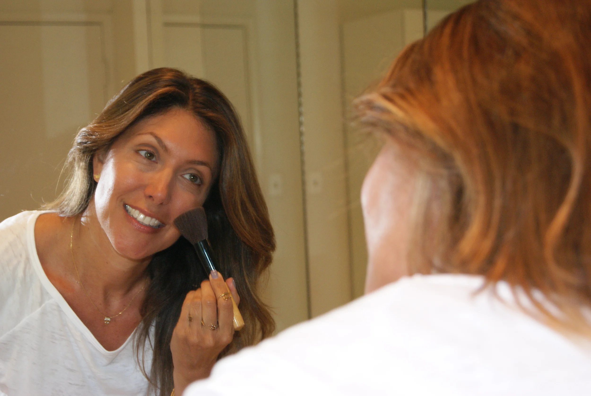 Apply bronzer all over face after using your favorite foundation and concealing under eye circles and blemishes.&nbsp;