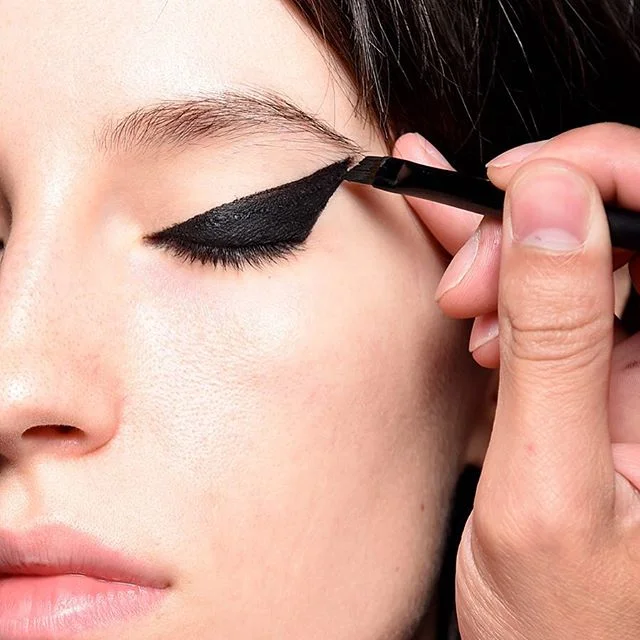 The Dramatic Cat Eye seen at the Creatures of the Wind SS'16 show. Lead Makeup artist Aaron de Mey for NARS Cosmetics.