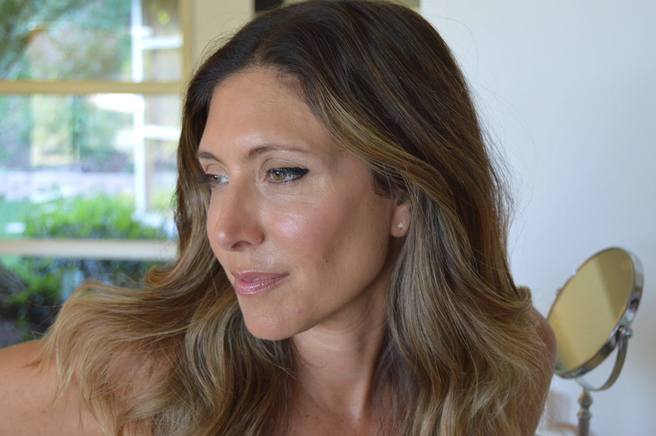 Evening Look: Add a cat eye with an eyeliner marker pen. Then add a bit more blush to the apples of your cheeks and another coat of mascara to finish.&nbsp;