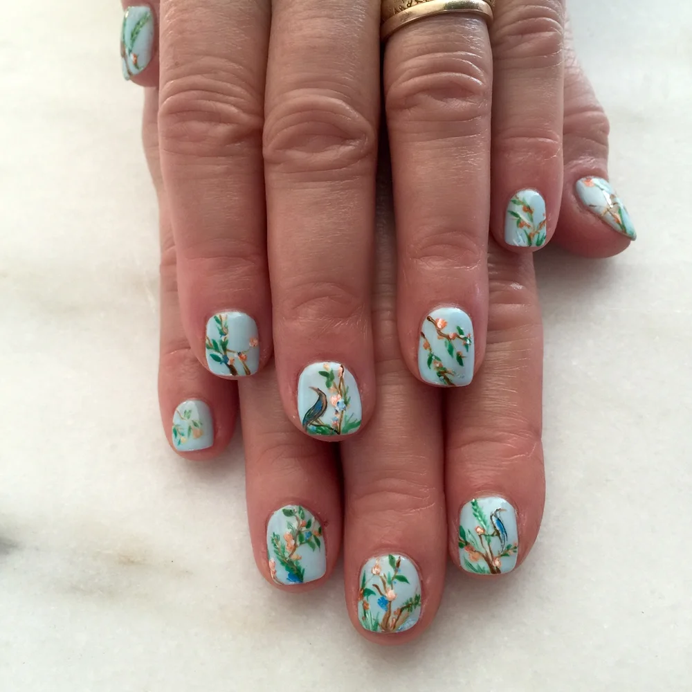 Mani Monday: Gucci Girl — The Glow Girl by Melissa Meyers