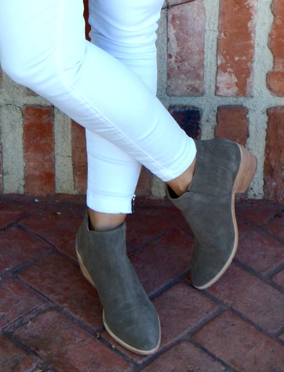 Melissa Meyers in Joie Leblanc blouse, skinny jean & boot with Cosabella Camisole & Chloe Drew Medium Bag