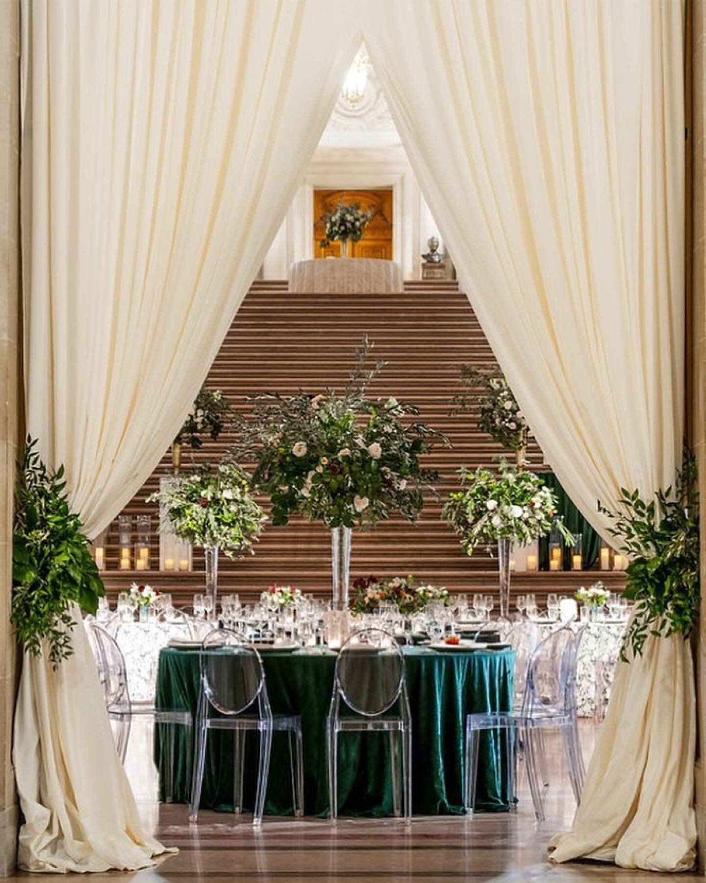 #tbt from @standardeventrentals to a wedding feature, designed by @lallyevents at City Hall, with their drapes filling the arches for an elegant touch to an iconic San Francisco venue.

#events #wedding #culinaryeyecatering #foodie #ido #love #lovelo