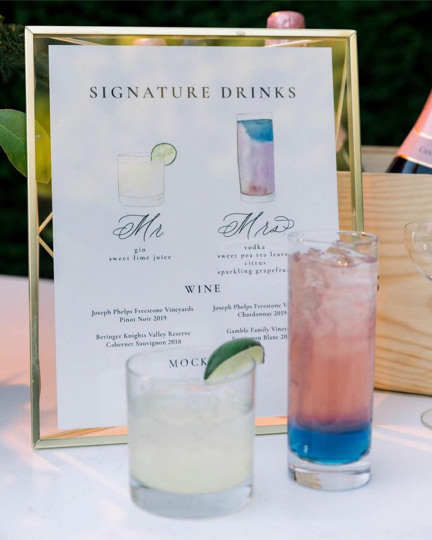 Signature drinks at a wedding are such a good way to add more personality to your day and make it more fun. Cheers

Photography @photographerinparis 
Wedding Design @alafrancaiseevents
Coordination @prettyoccasions
Videography @amorinmotion
Beauty @t