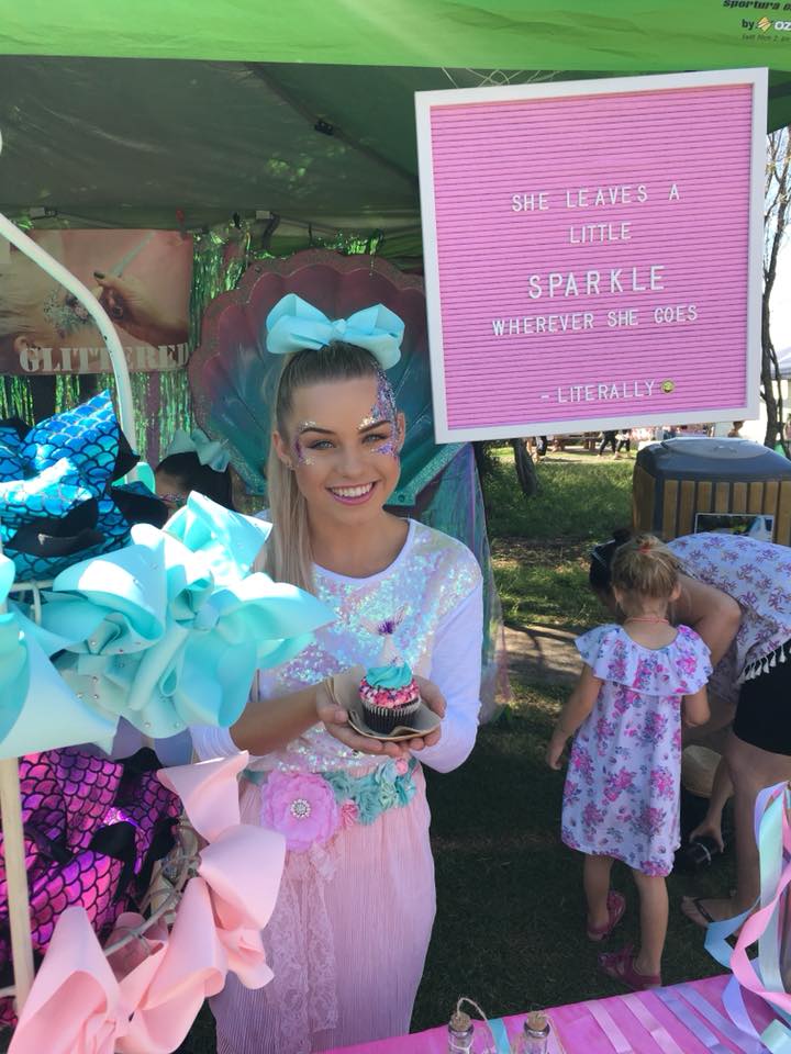 Ashlan Glittering up the masses at the Markets!