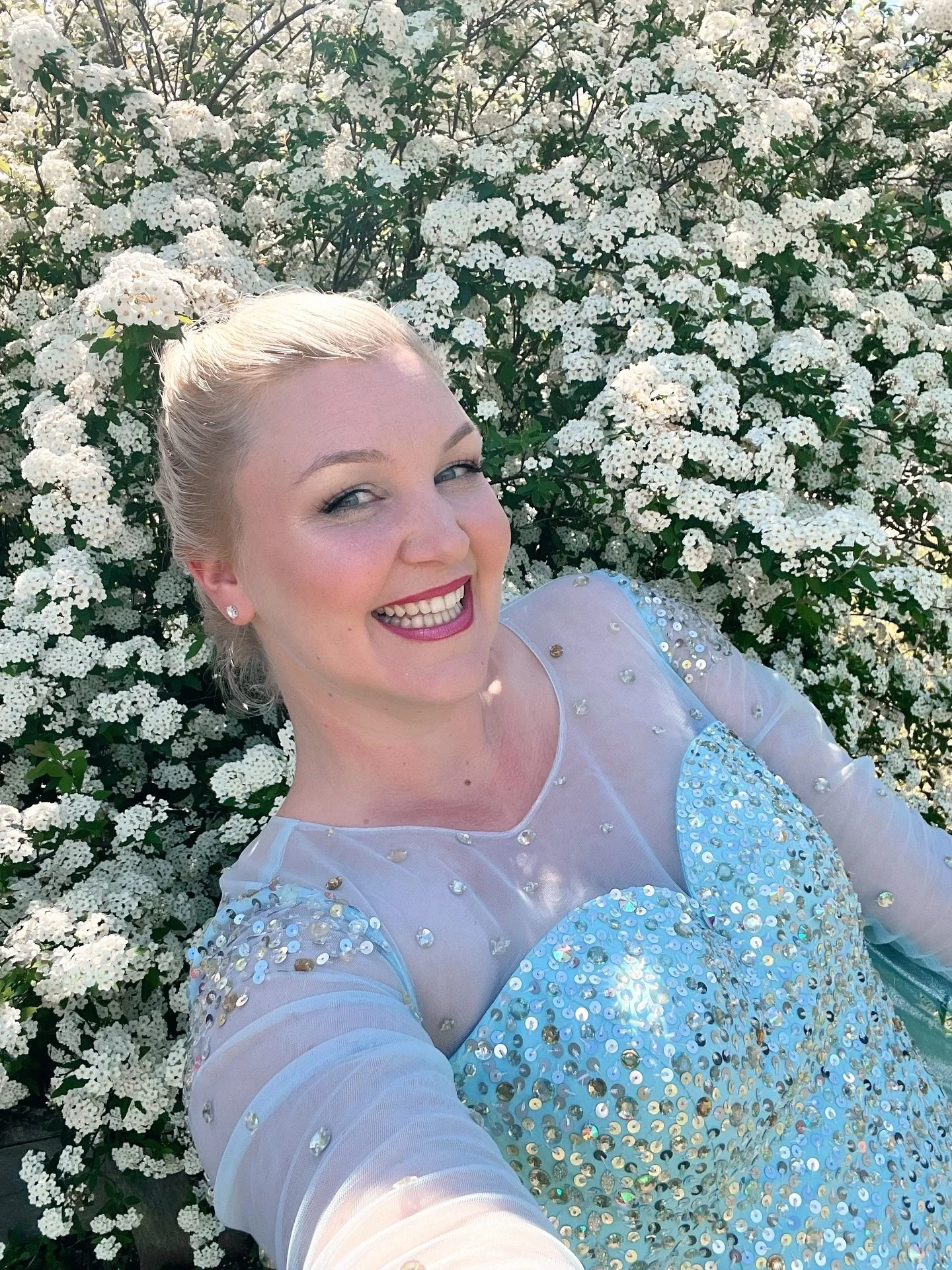 When your ice palace gets foreclosed, you move into the flower fields- how good are these spring time blooms!!!!
🥰🌸🌿

#WollongongParties #IllawarraKidsParties #WollongongEvents #IllawarraParties #southcoastpartiesandevents 
#FairyFantasyParties #W