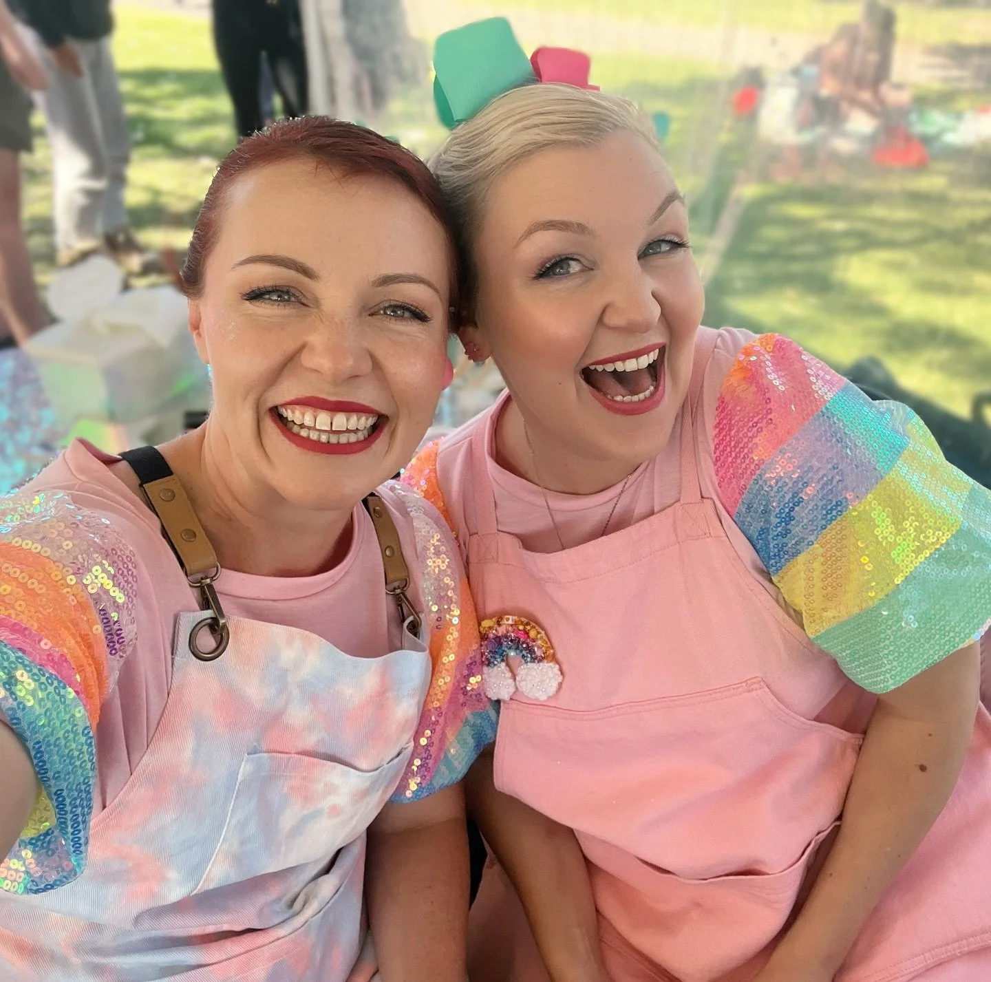 Face painting with the girl squad - and even better with my sister! 

Shout out to Kim @sunshineparties11  and  Aysa @aysa.facepainting  who also put in the work alongside us- so funny when we have our trolley convoy ready to paint the masses!