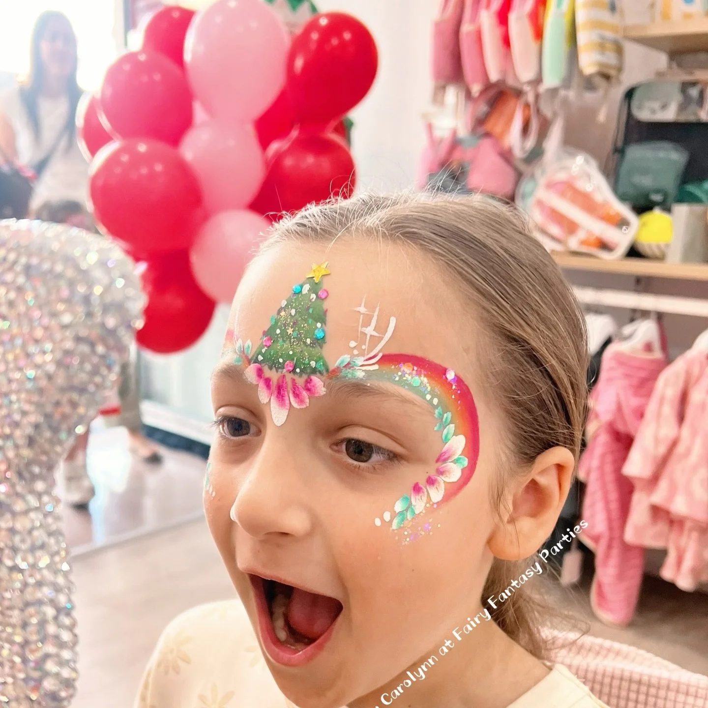 A little Christmas tree, a little glitter&hellip; and suddenly everyone&rsquo;s smiling 🎄✨

Being there for  festive face paint fun with Ria and her team at @fashionandbabyco in Ramsgate- truly was lovely to see people come together. 

Balloons by @