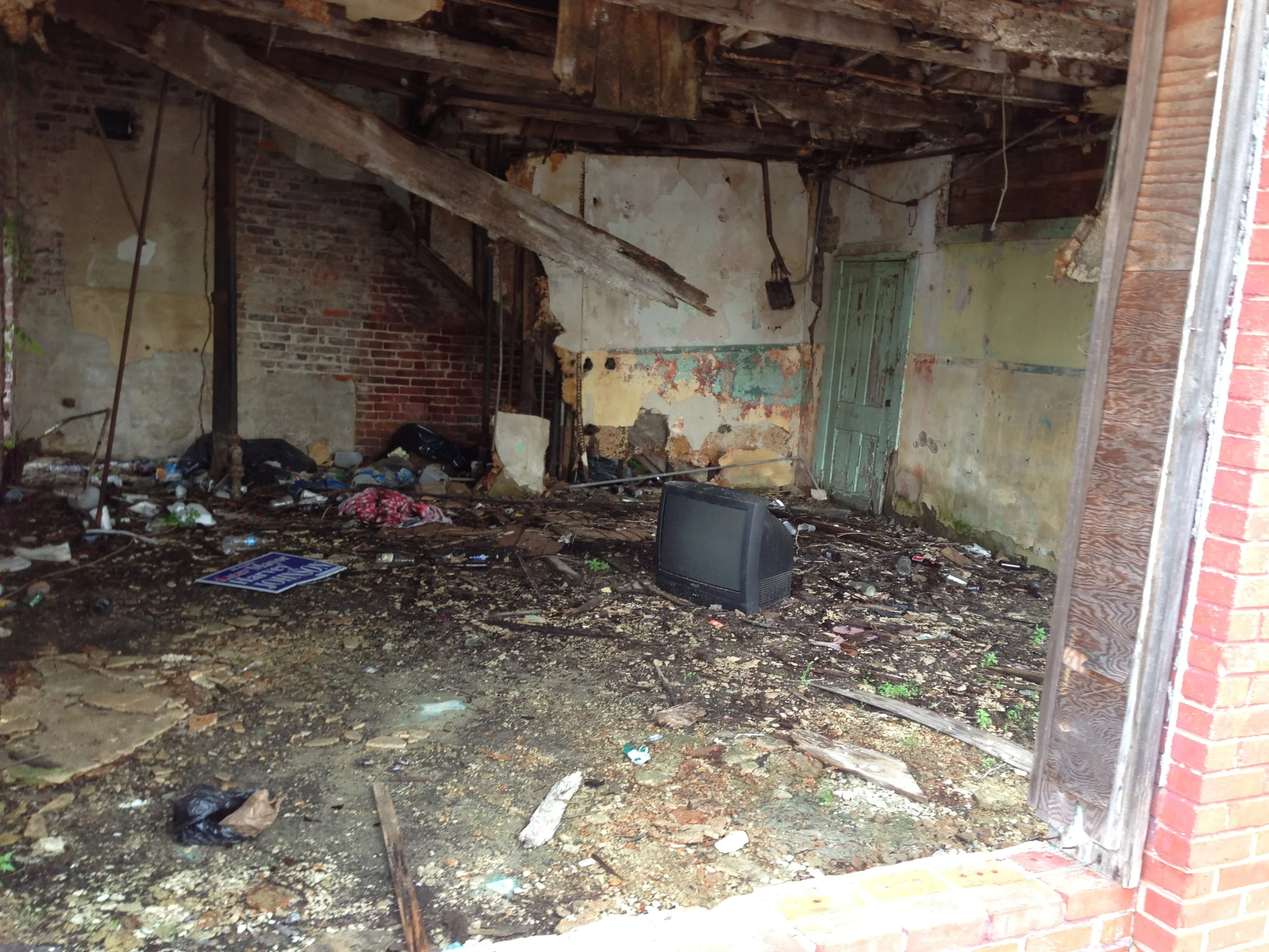 ​Farish St. abandoned building